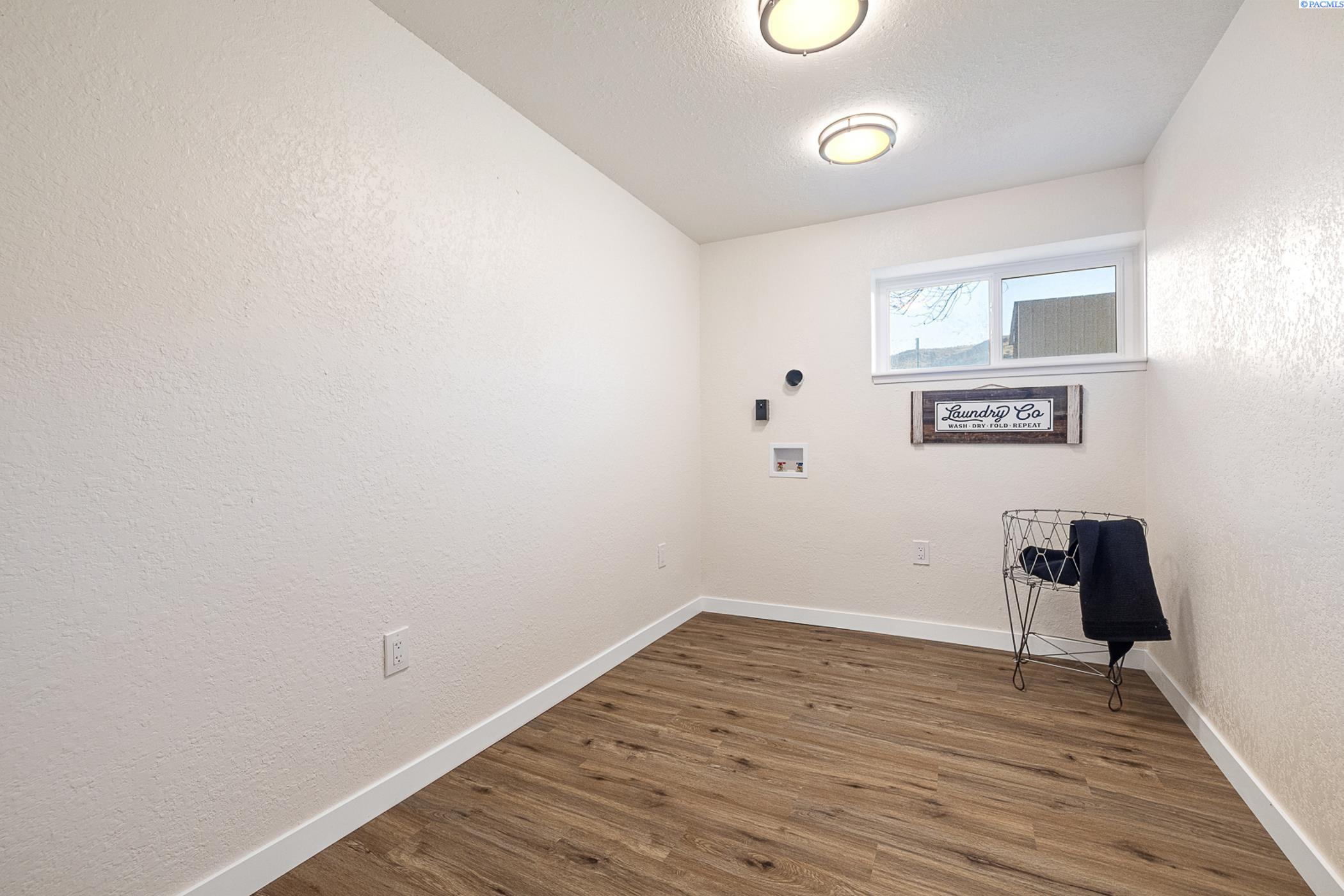104105 E Badger Road