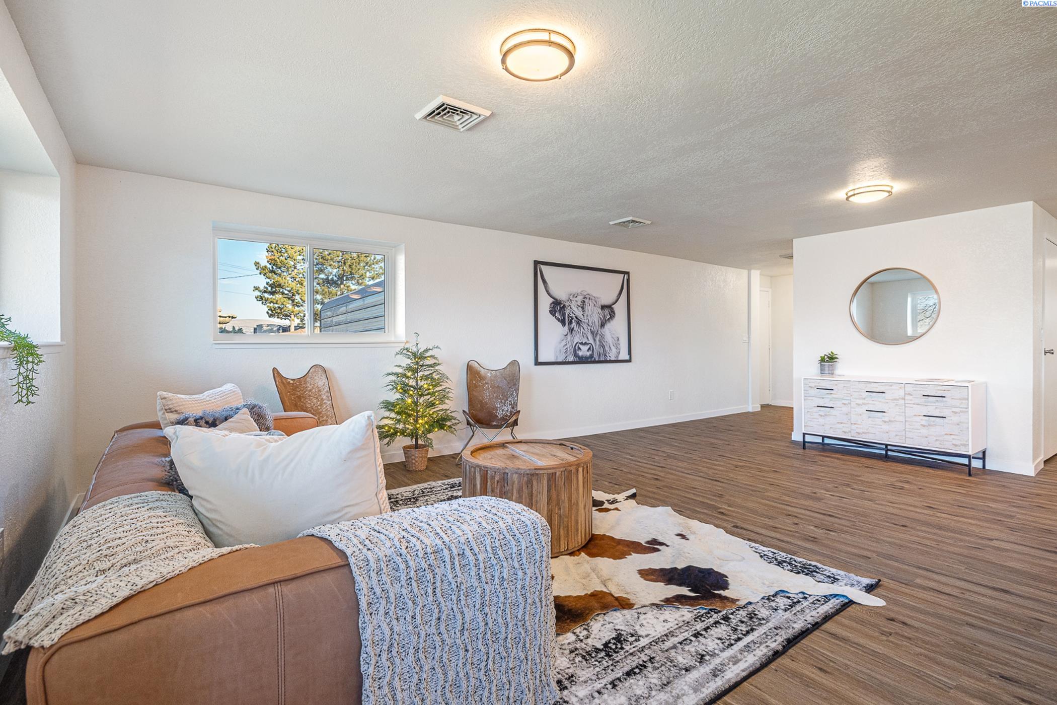 104105 E Badger Road