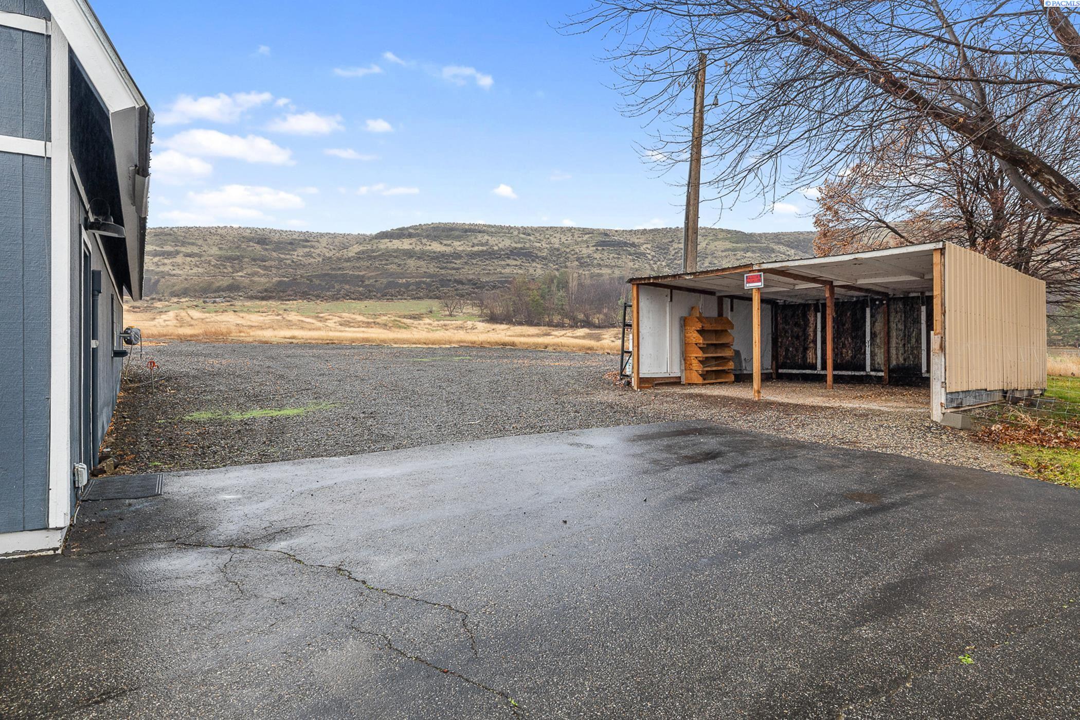 104105 E Badger Road