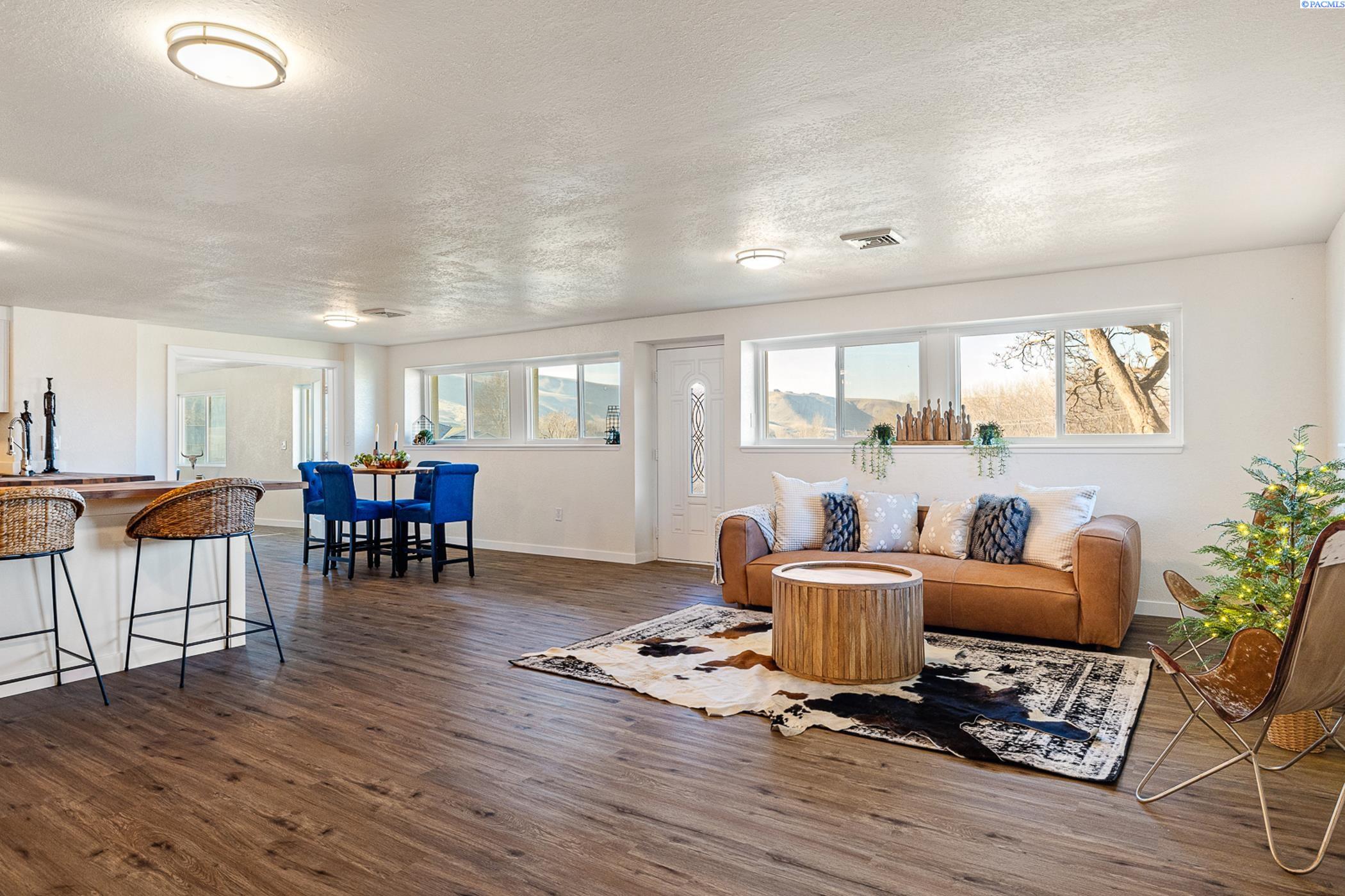 104105 E Badger Road