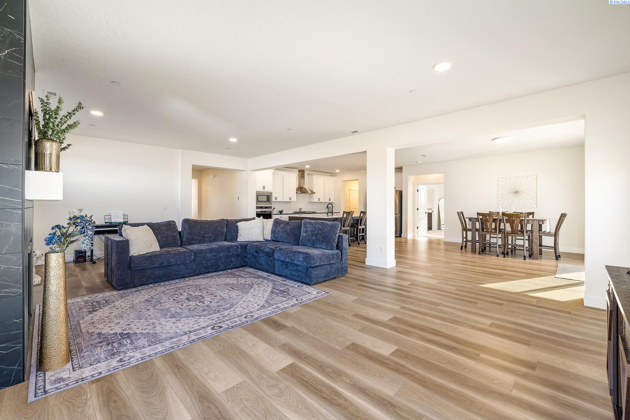 4325 Lolo Way