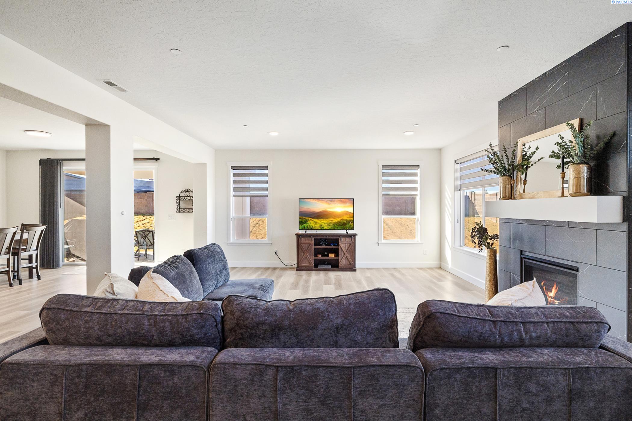4325 Lolo Way