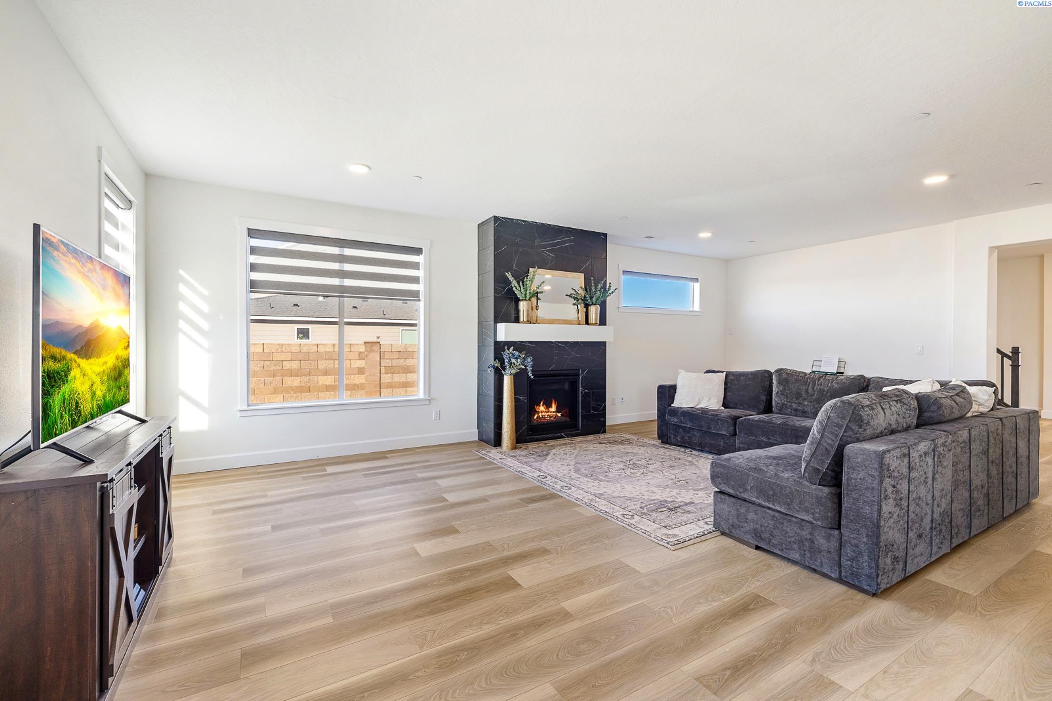 4325 Lolo Way