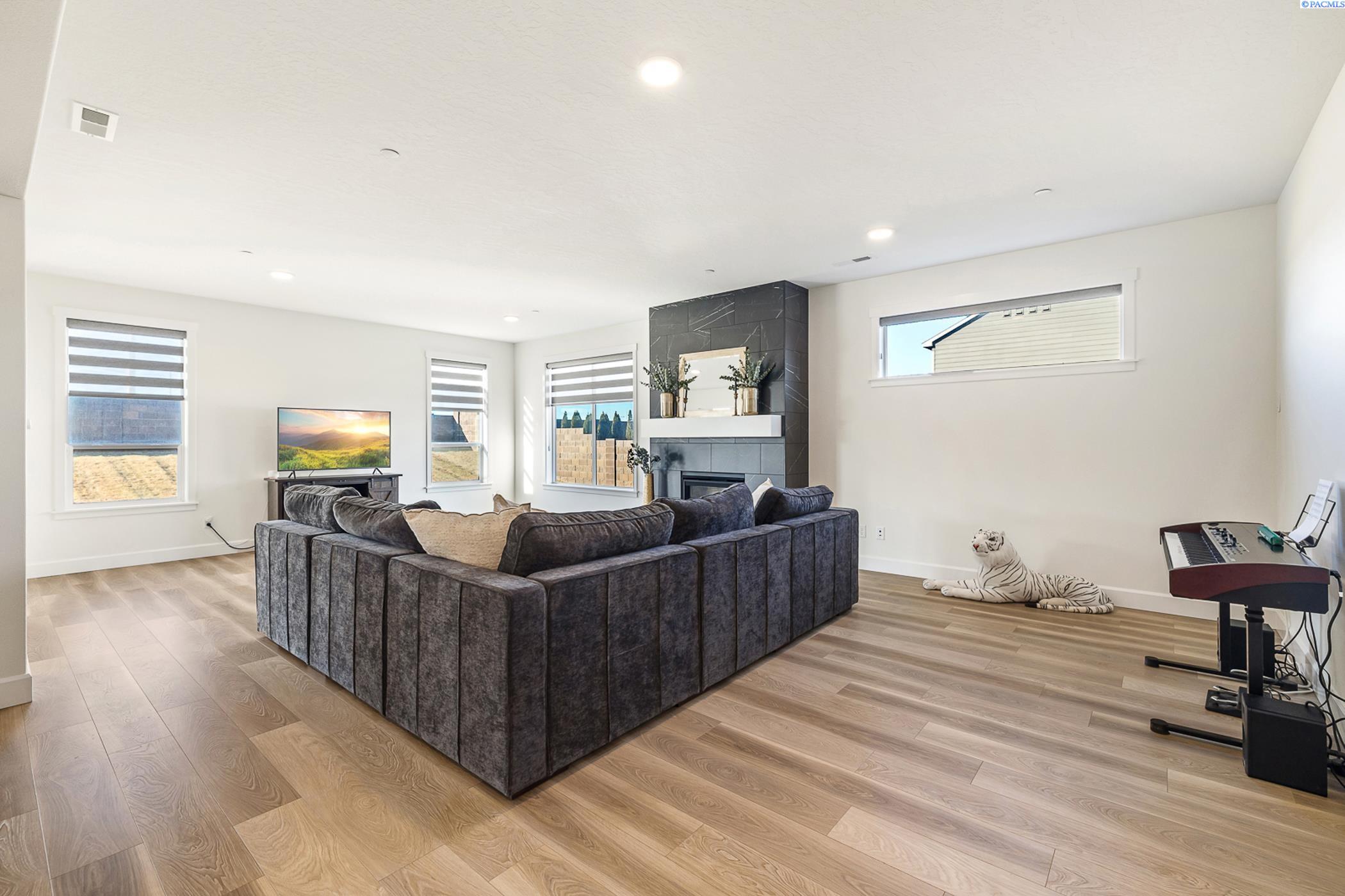 4325 Lolo Way