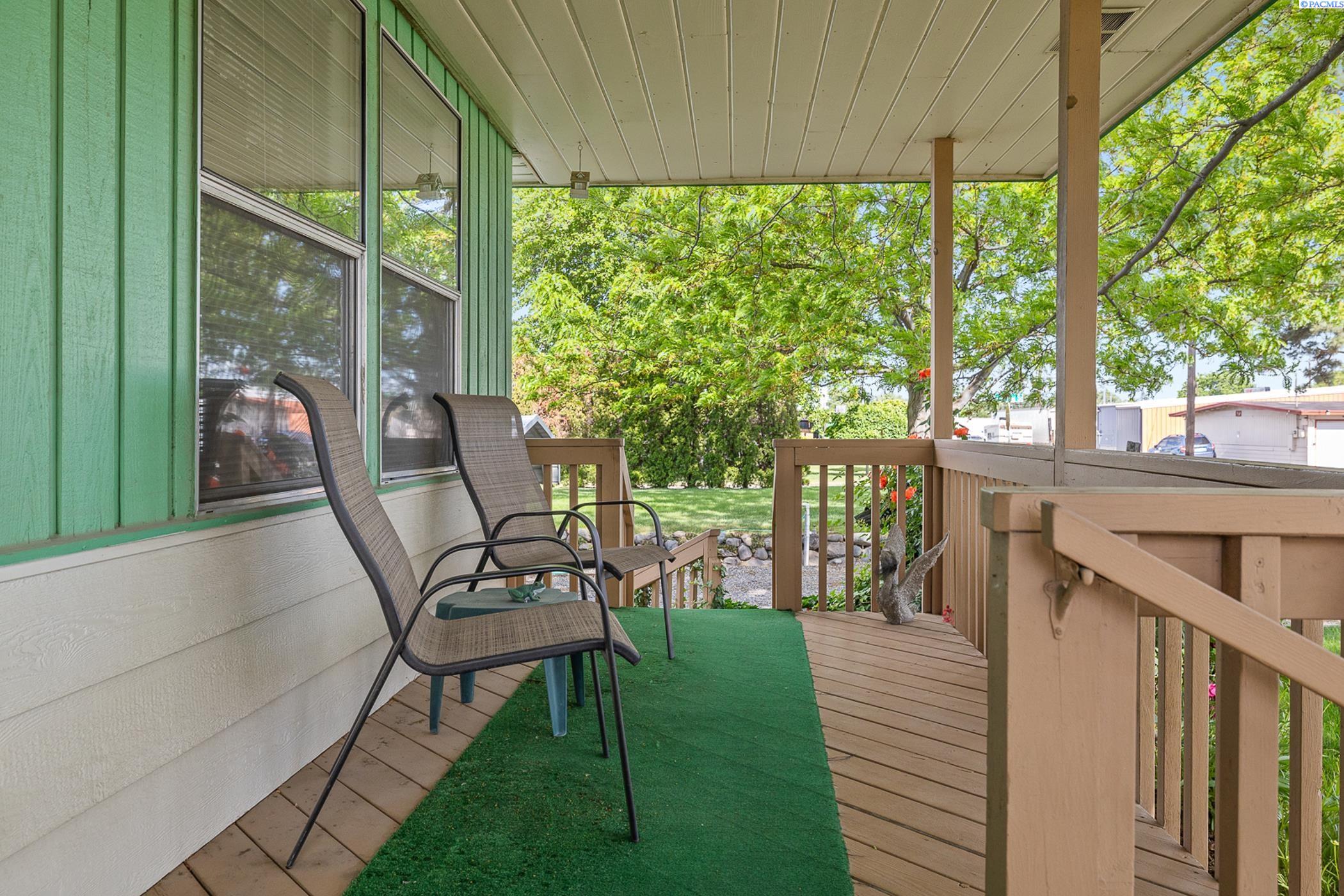 626 W Grand Ronde Avenue