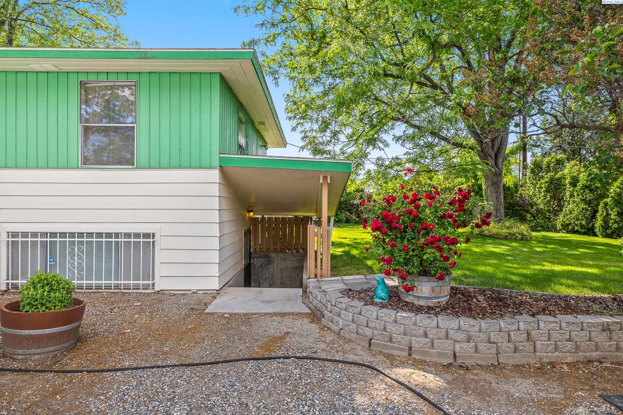 626 W Grand Ronde Avenue