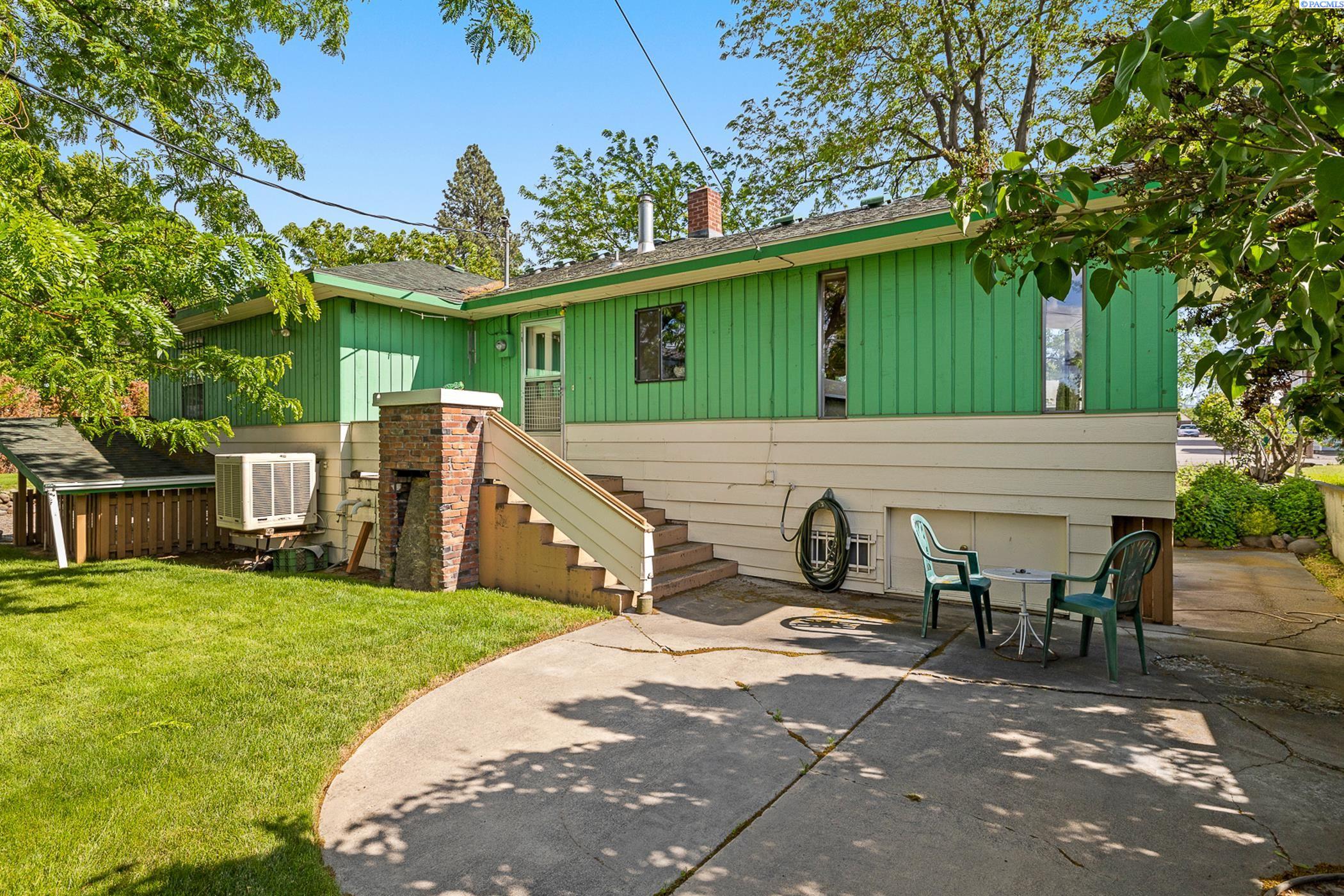 626 W Grand Ronde Avenue