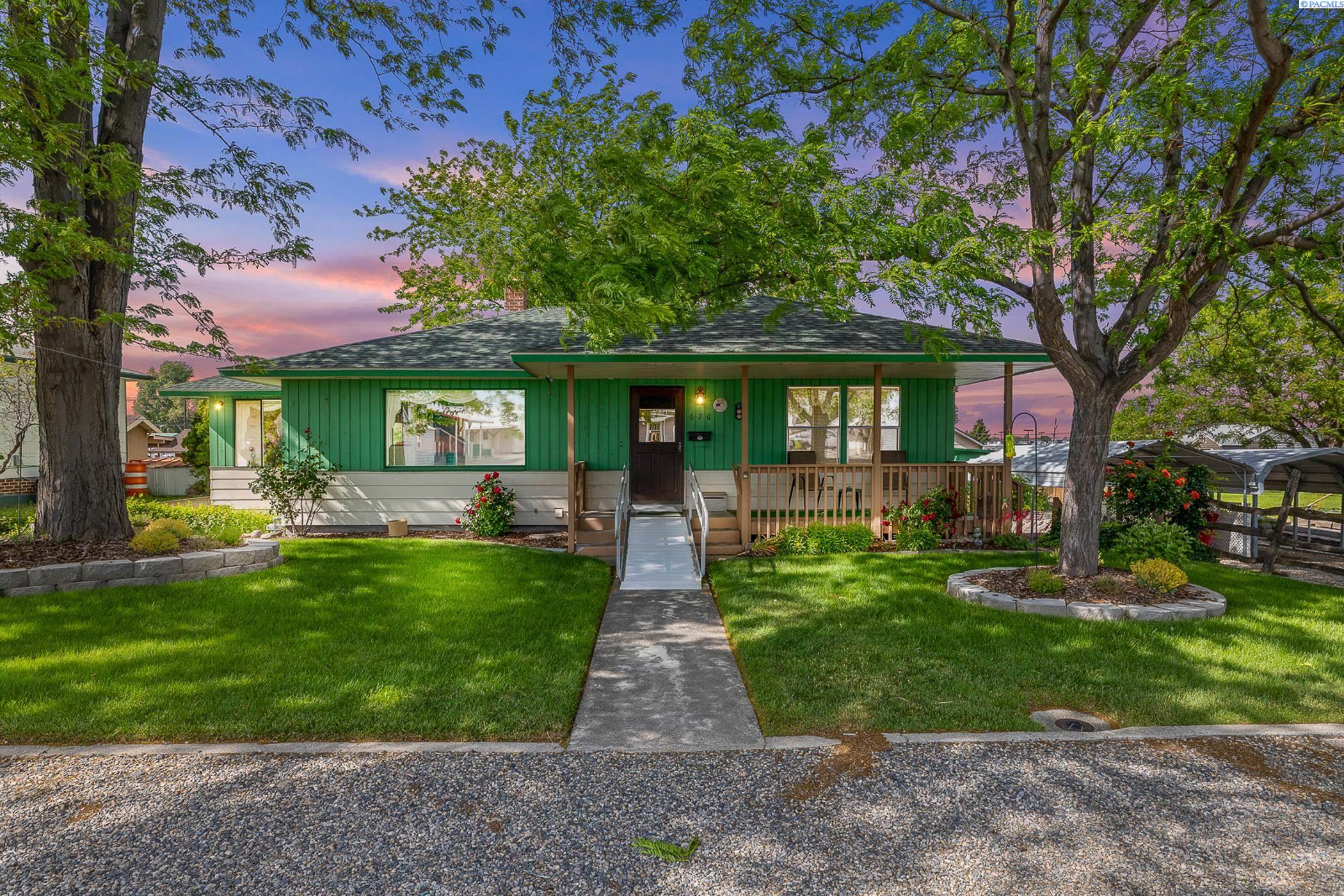 626 W Grand Ronde Avenue