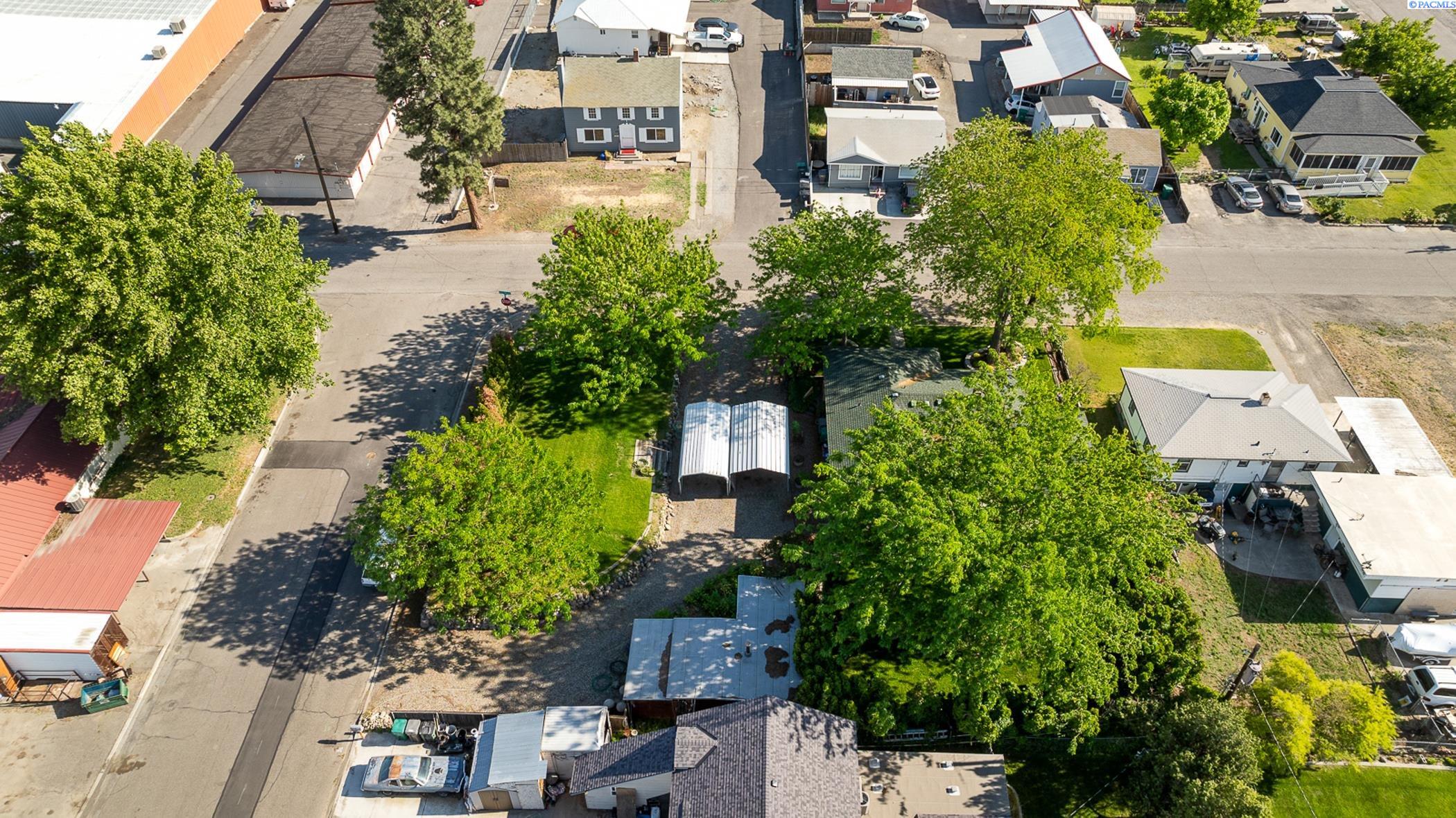 626 W Grand Ronde Avenue