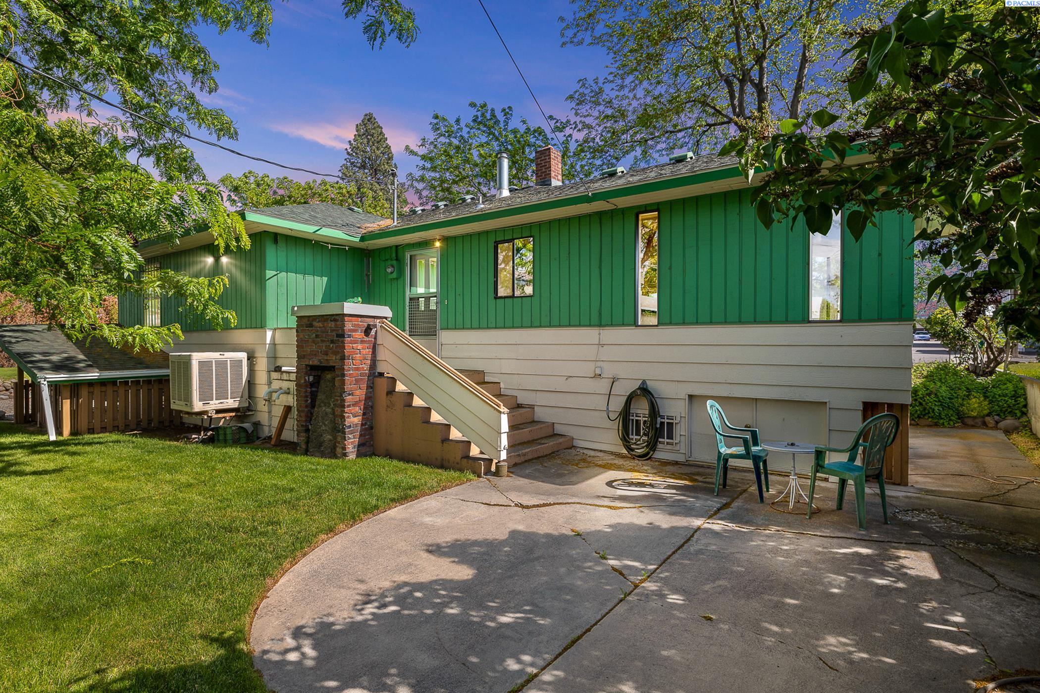 626 W Grand Ronde Avenue
