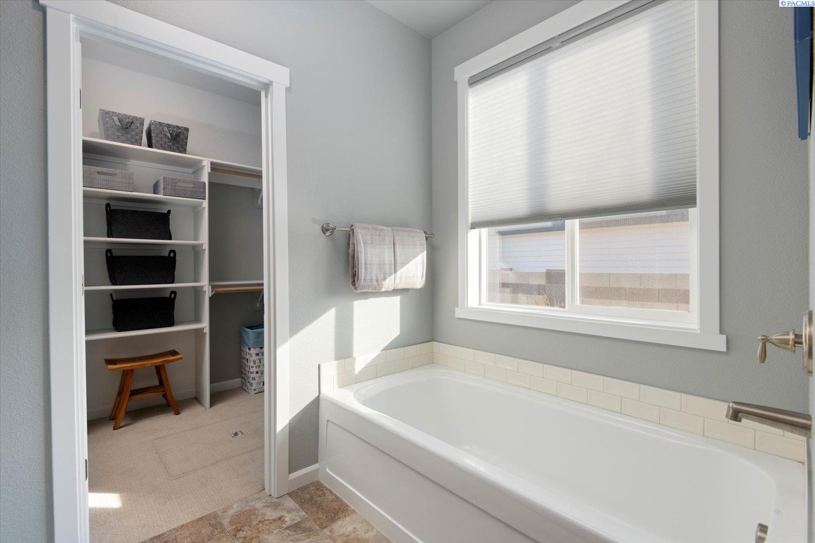 8207 Ballard Loop