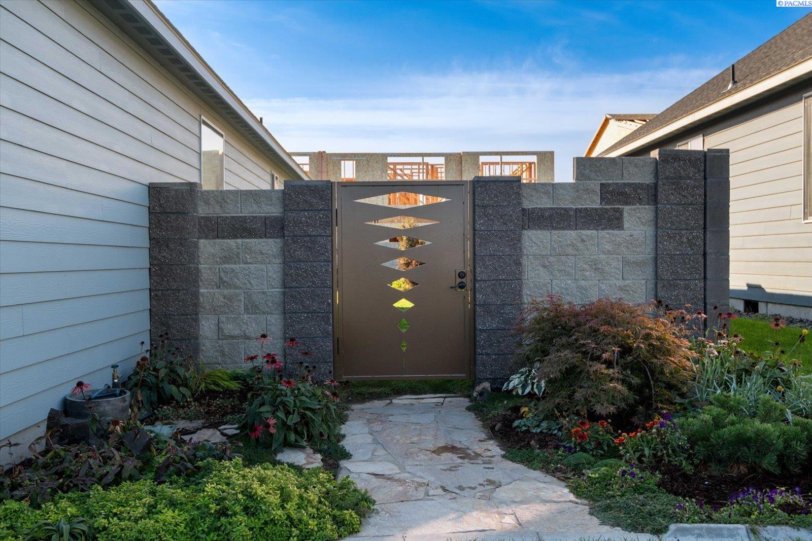 8207 Ballard Loop