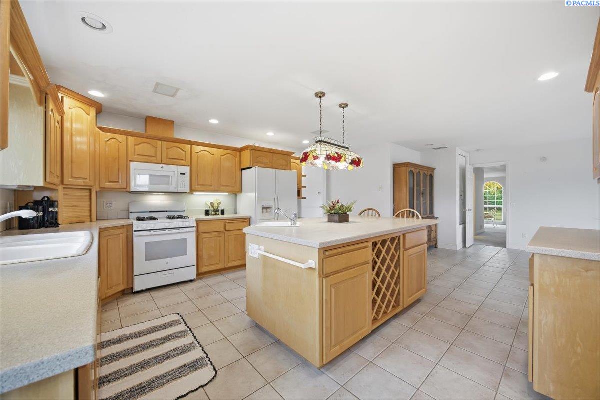 1709 N Road 80