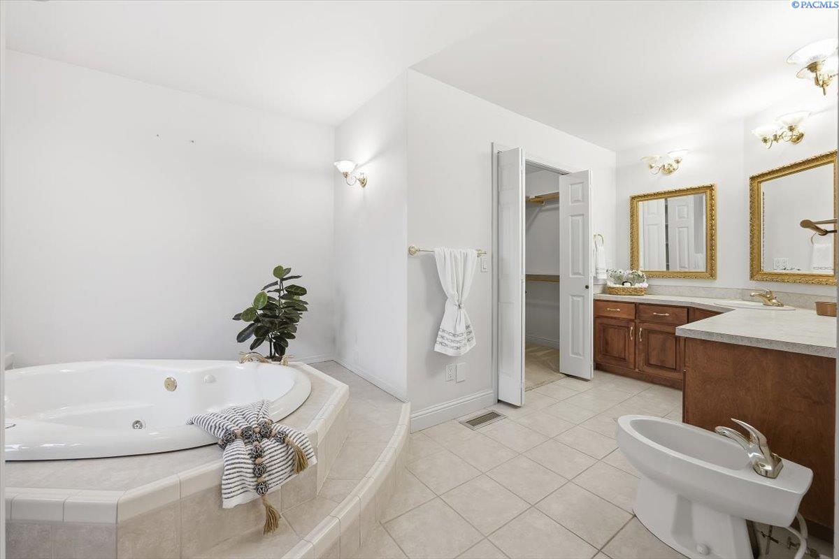 1709 N Road 80