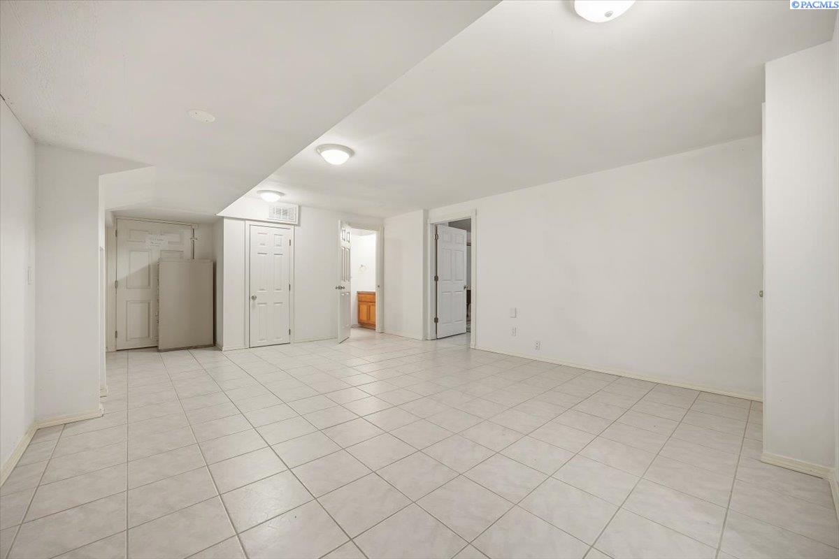 1709 N Road 80