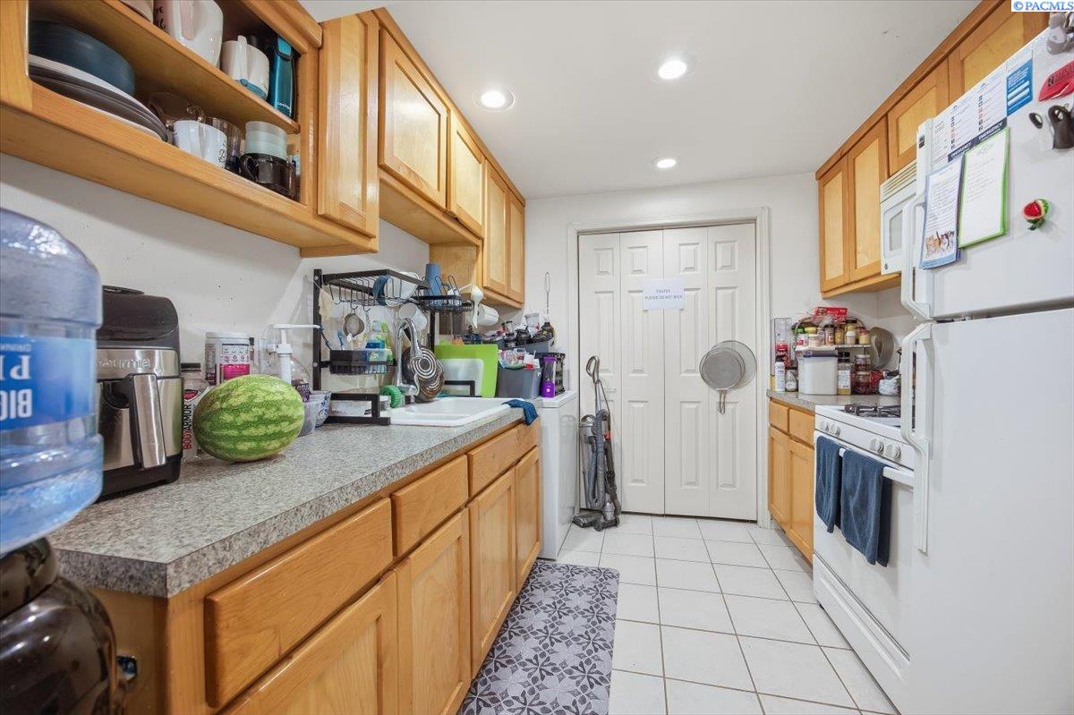 1709 N Road 80