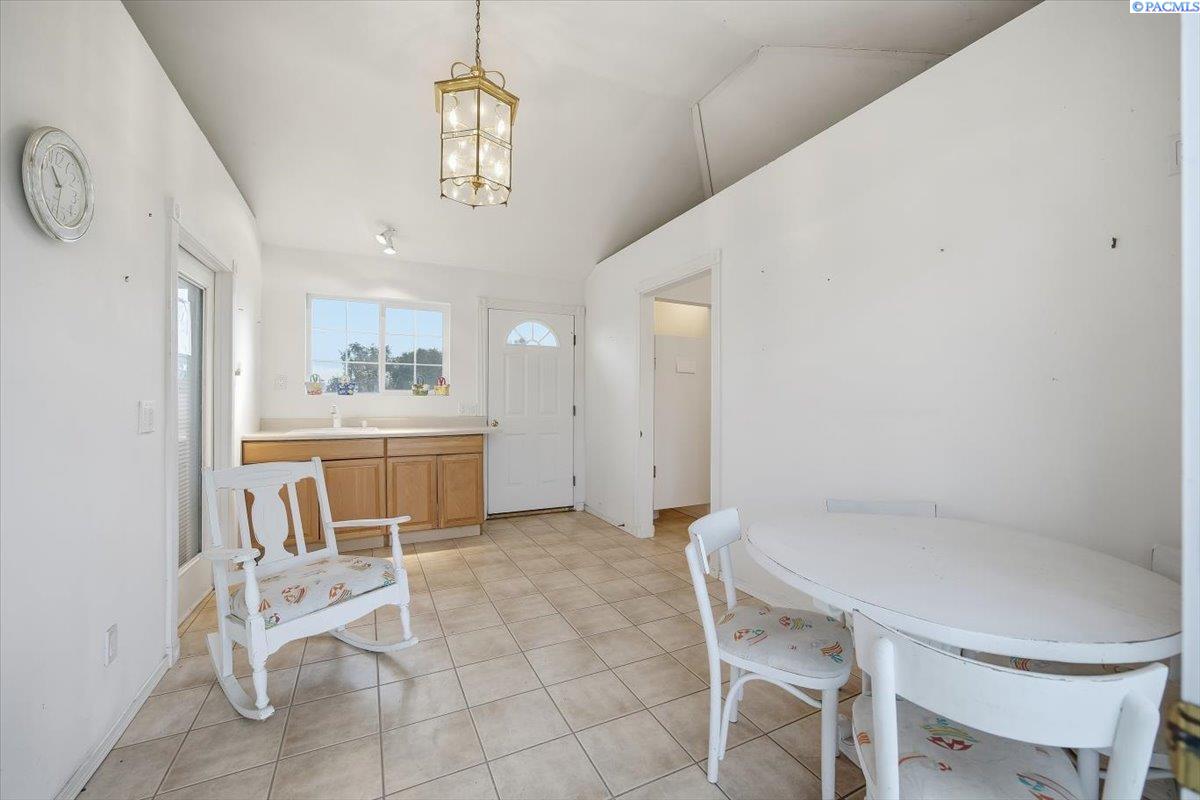 1709 N Road 80
