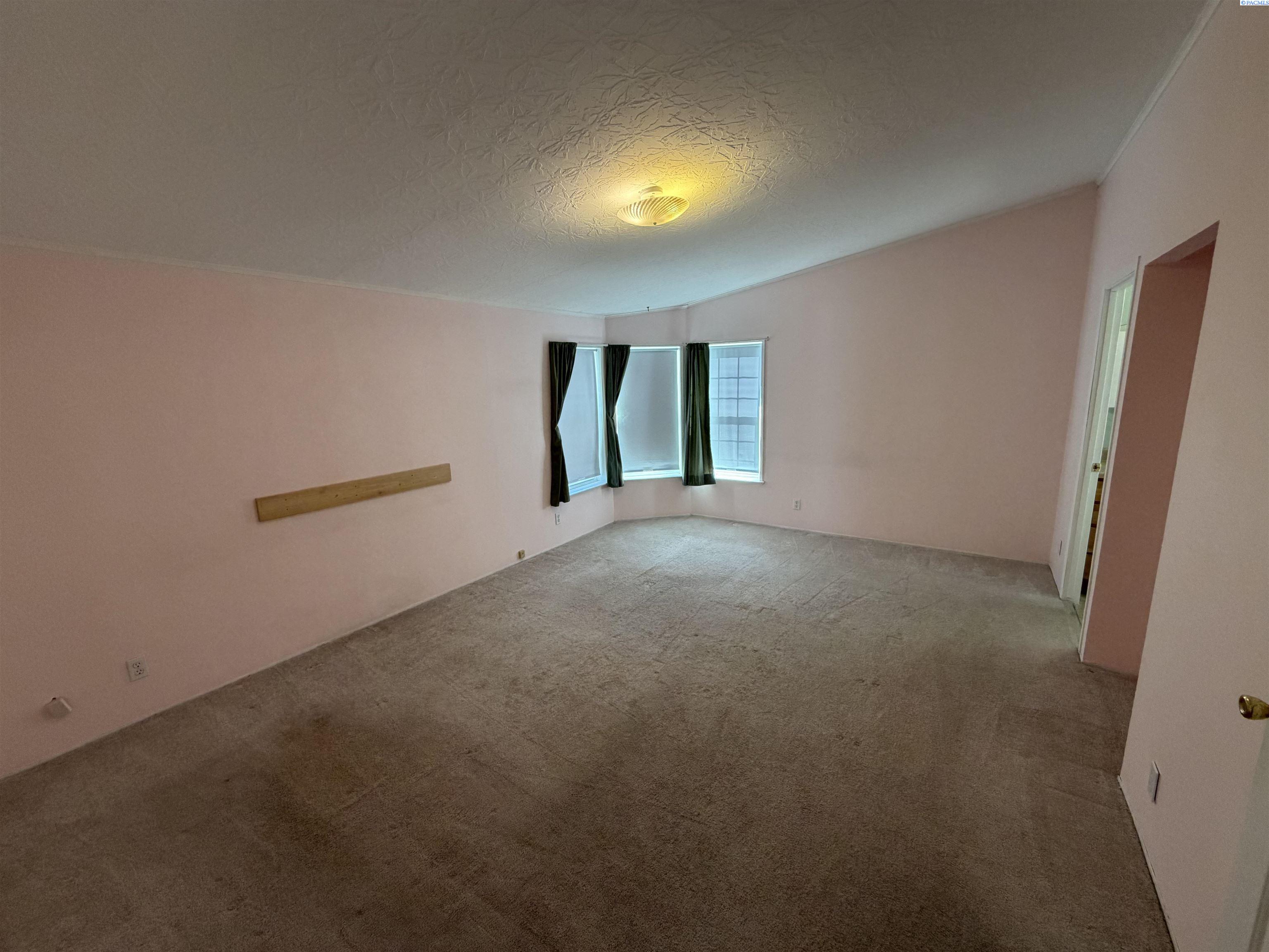 212 Crestwood Drive
