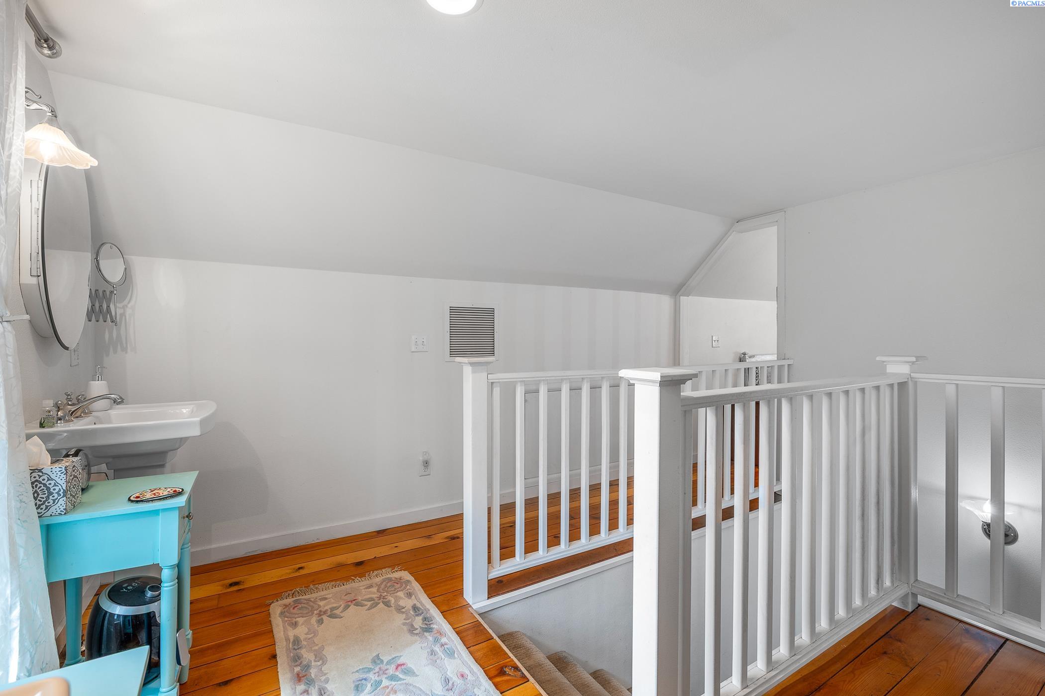 218 W Dayton Avenue