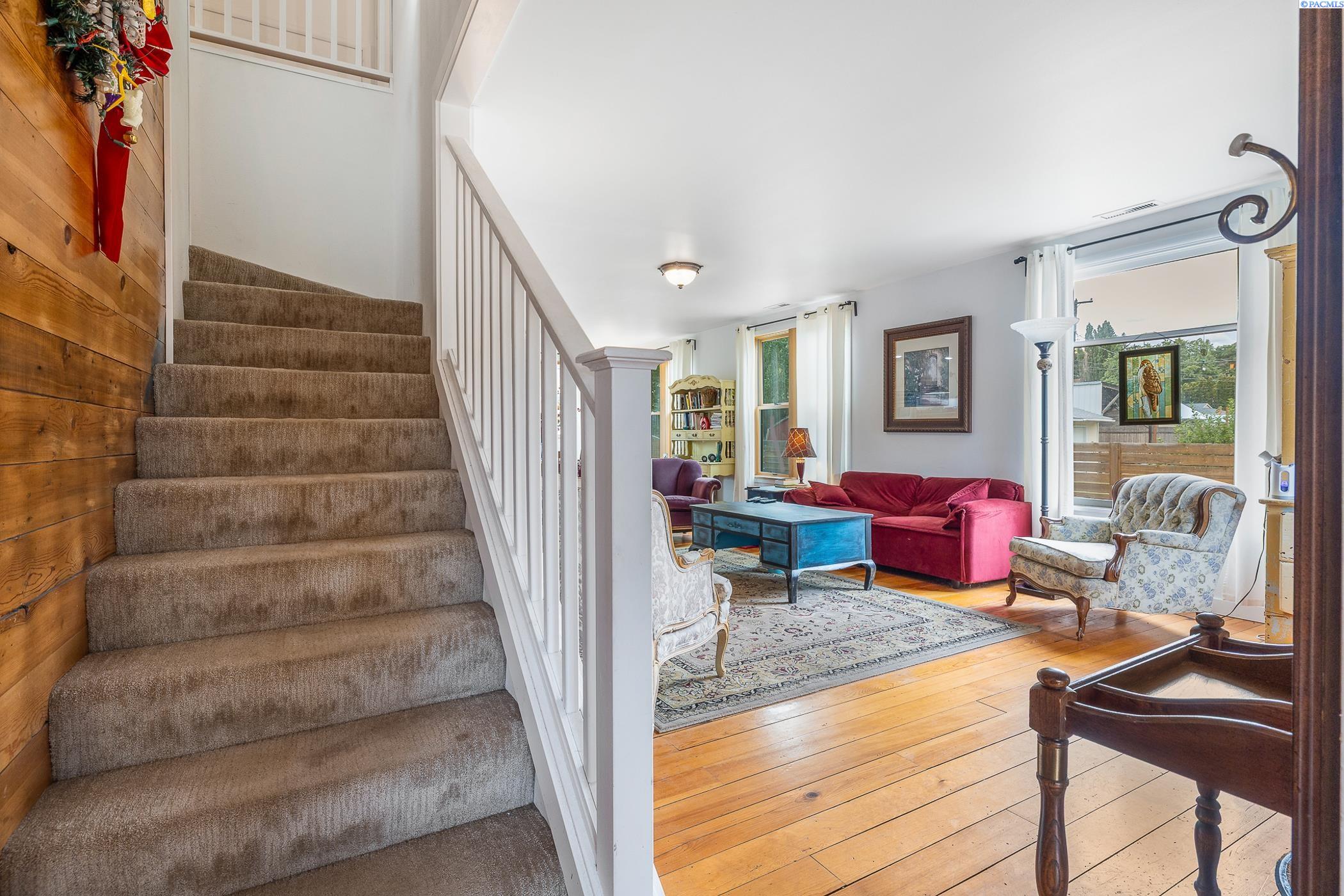 218 W Dayton Avenue