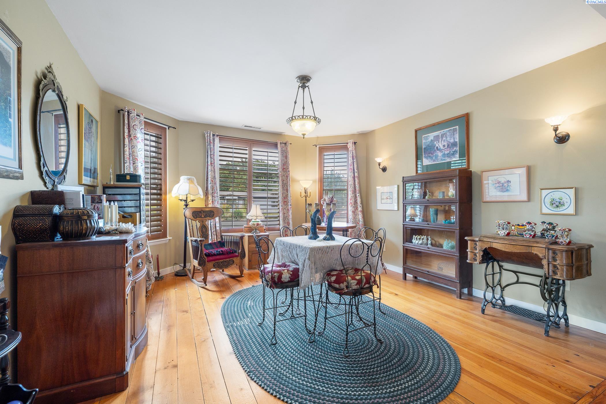 218 W Dayton Avenue