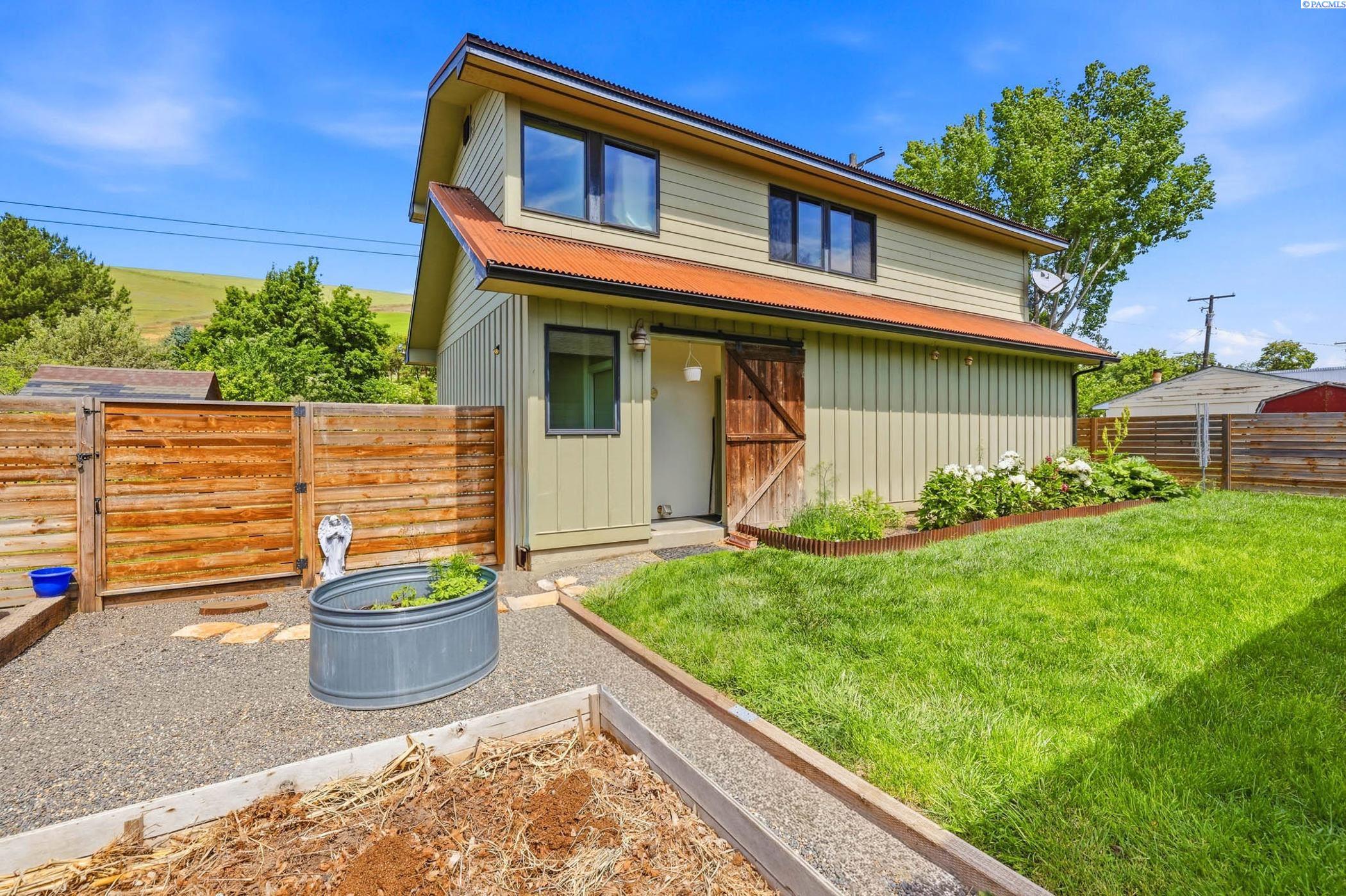 218 W Dayton Avenue