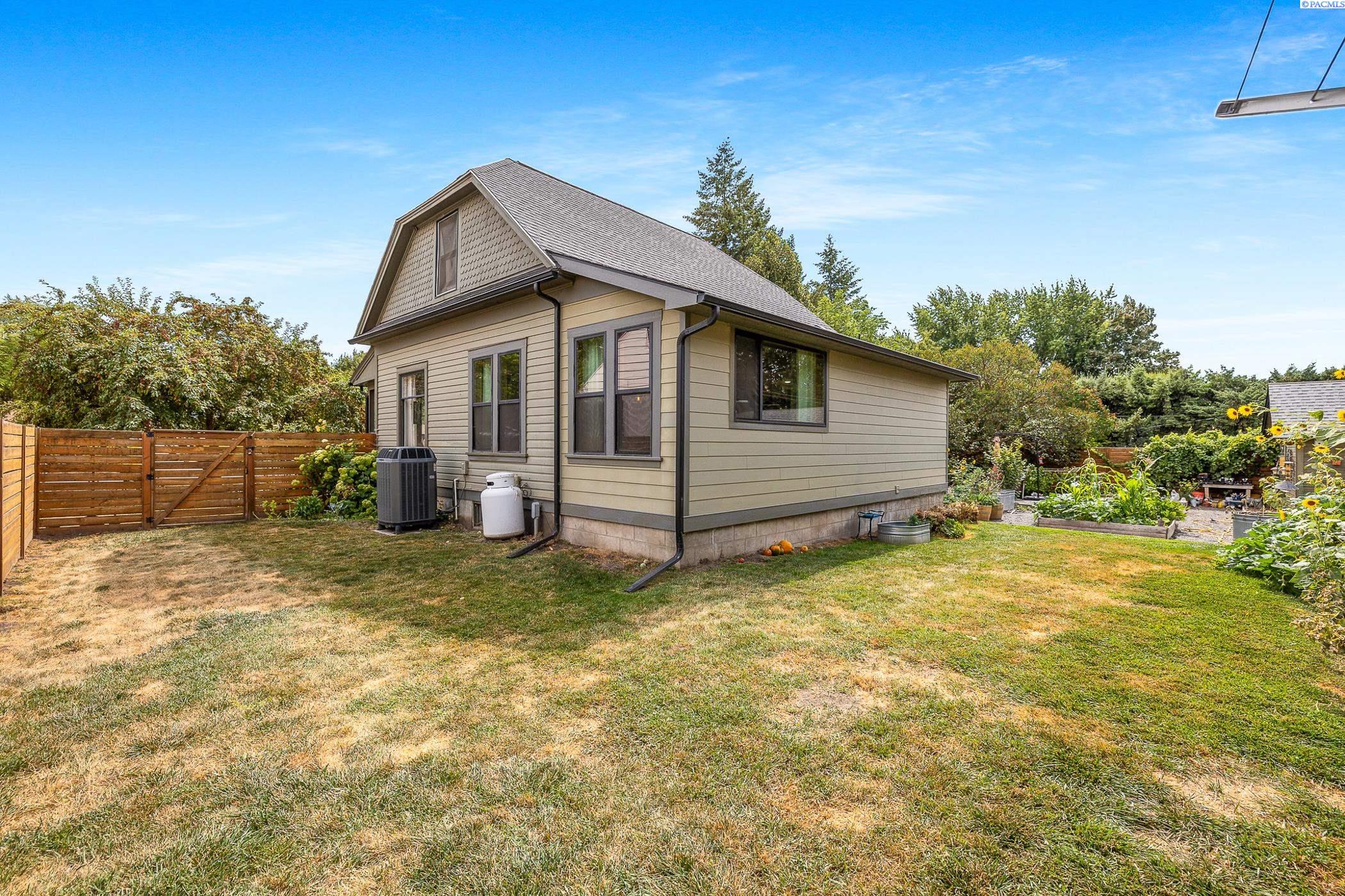 218 W Dayton Avenue