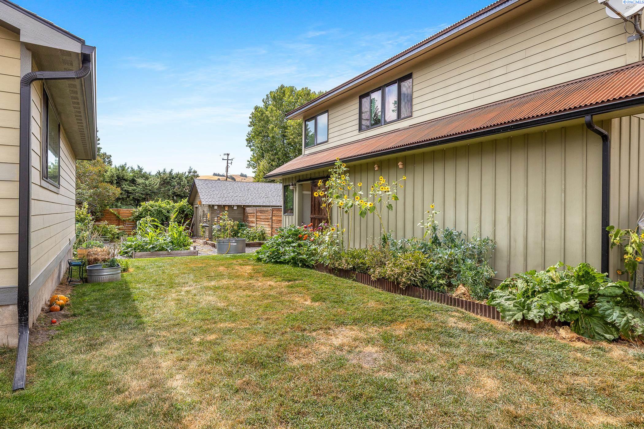 218 W Dayton Avenue