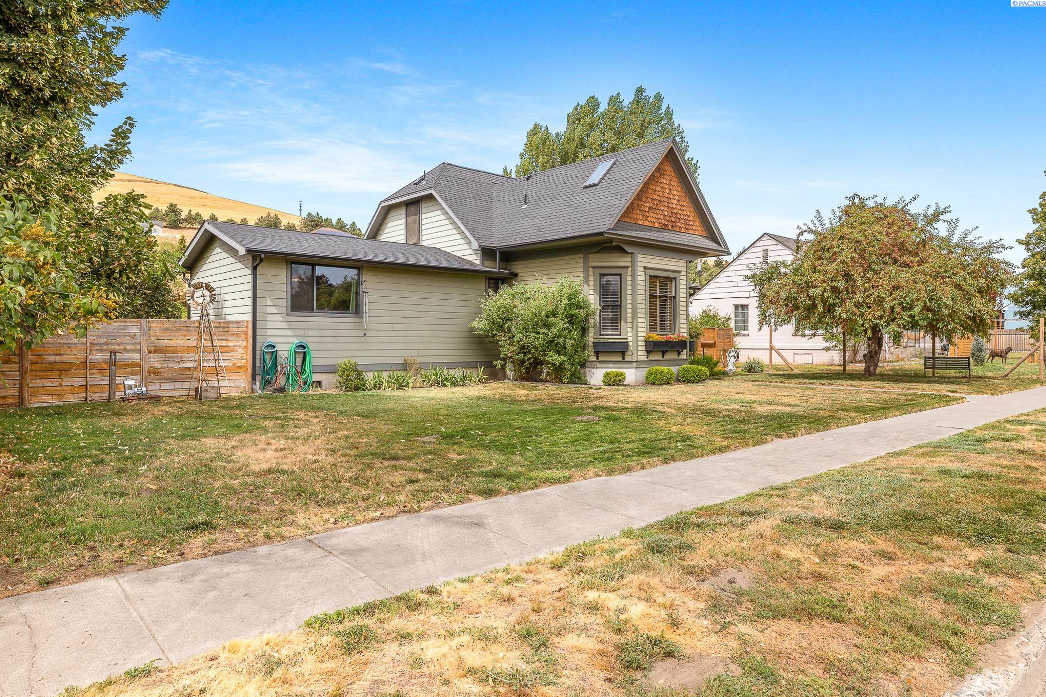 218 W Dayton Avenue