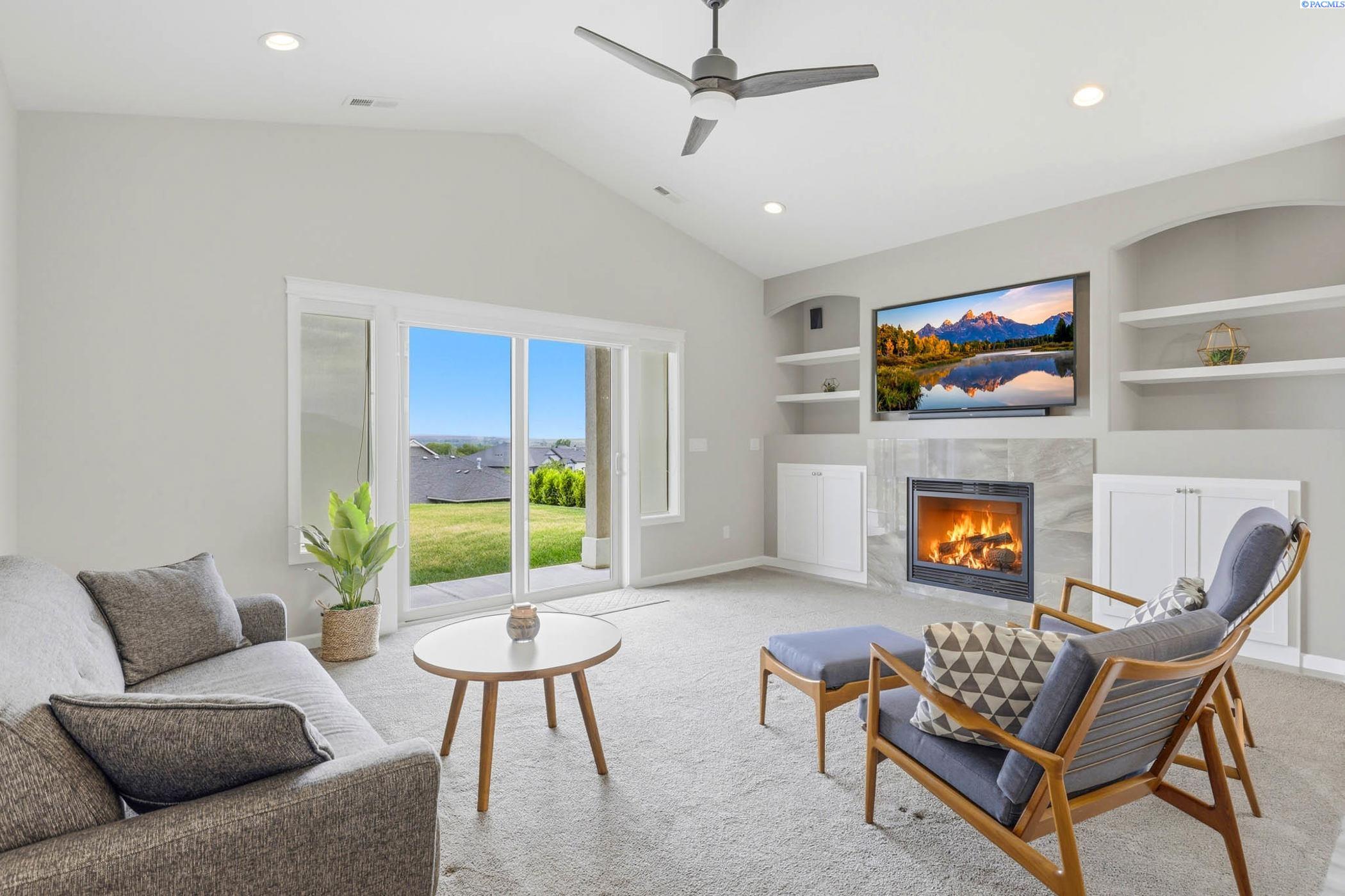 3161 Deserthawk Loop
