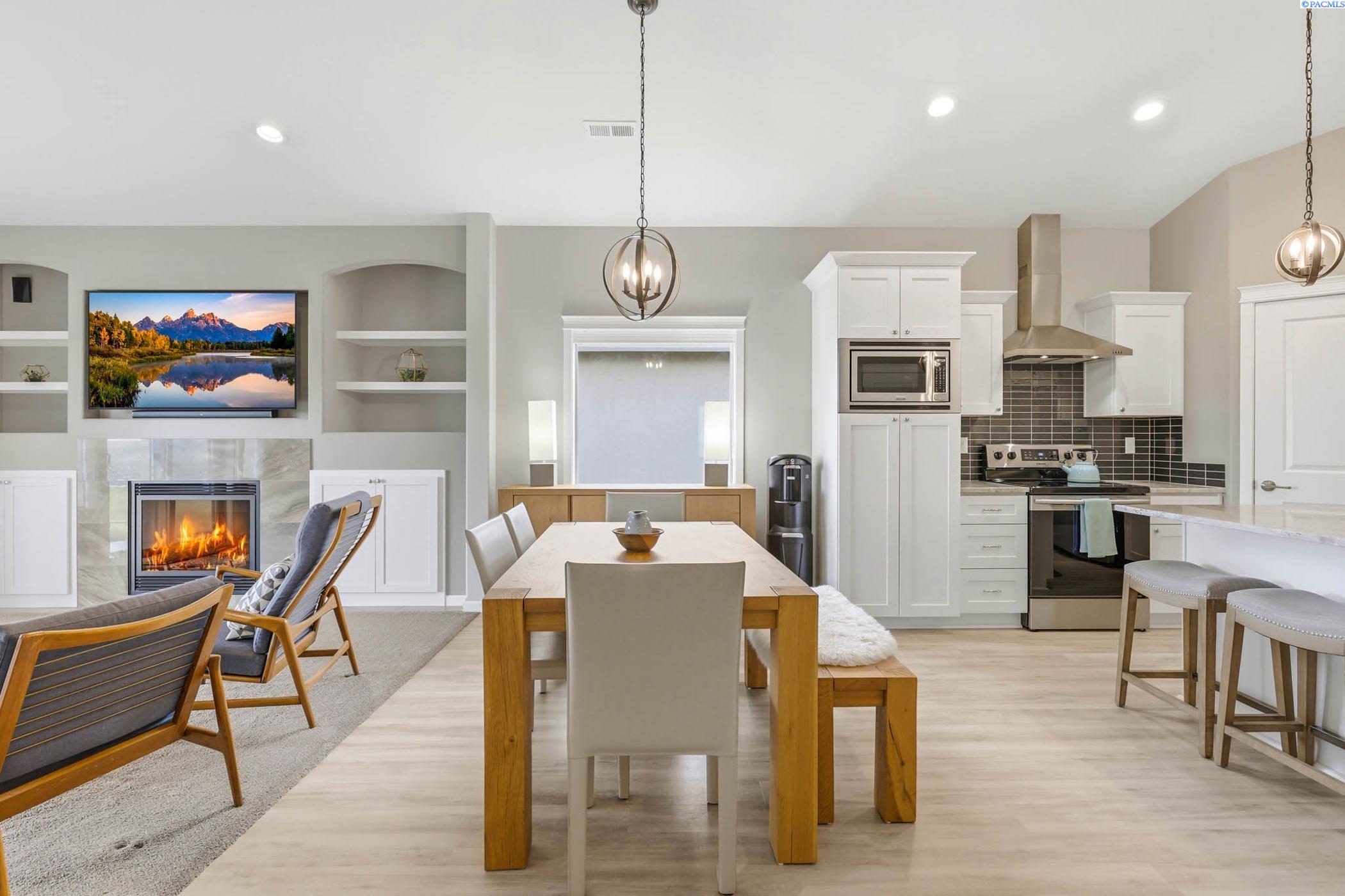 3161 Deserthawk Loop
