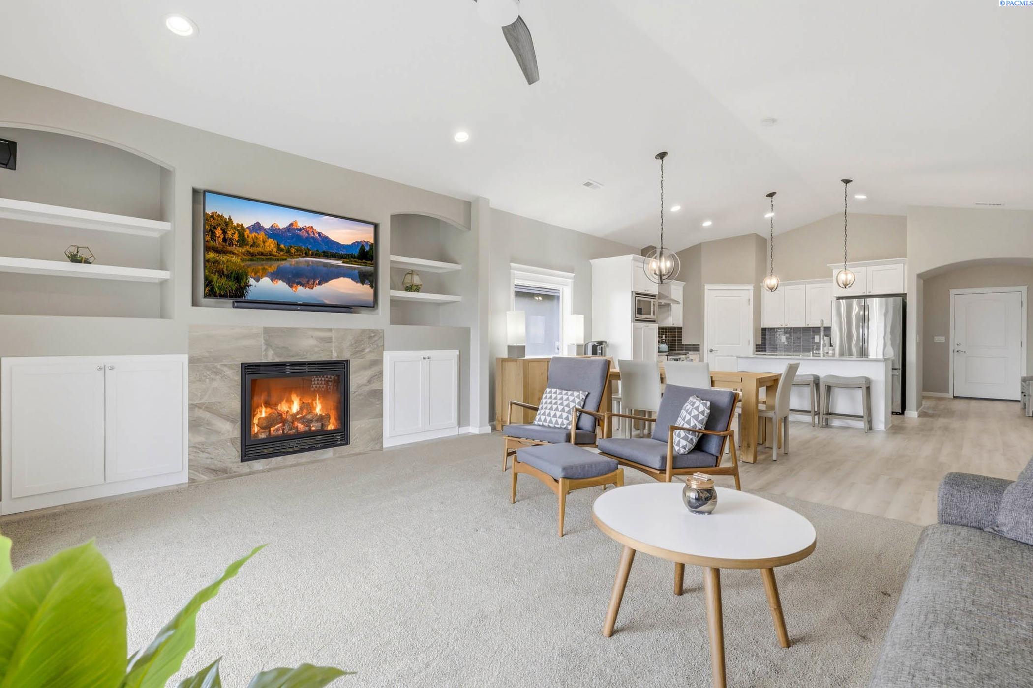3161 Deserthawk Loop
