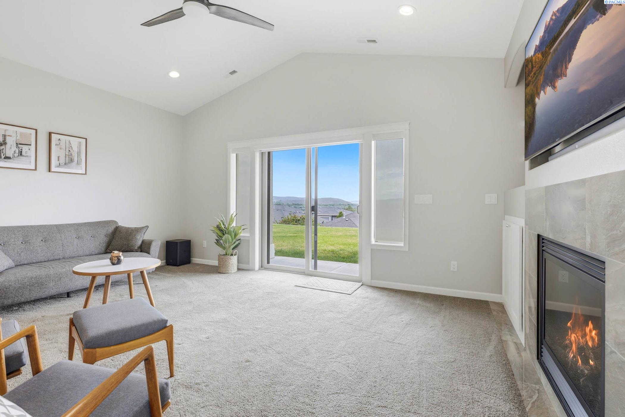 3161 Deserthawk Loop