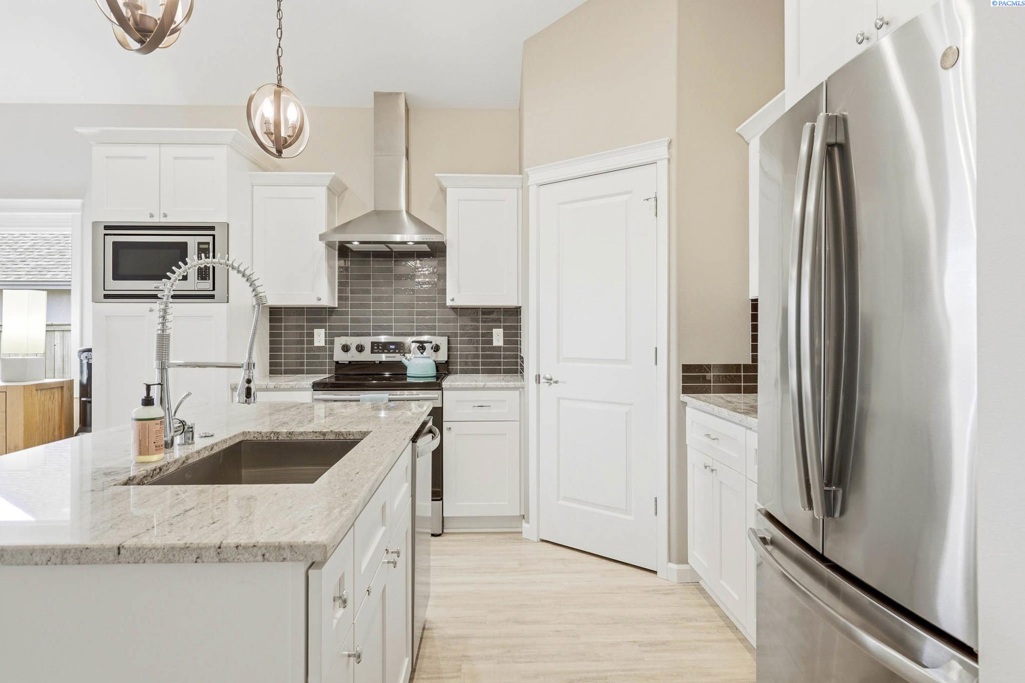 3161 Deserthawk Loop