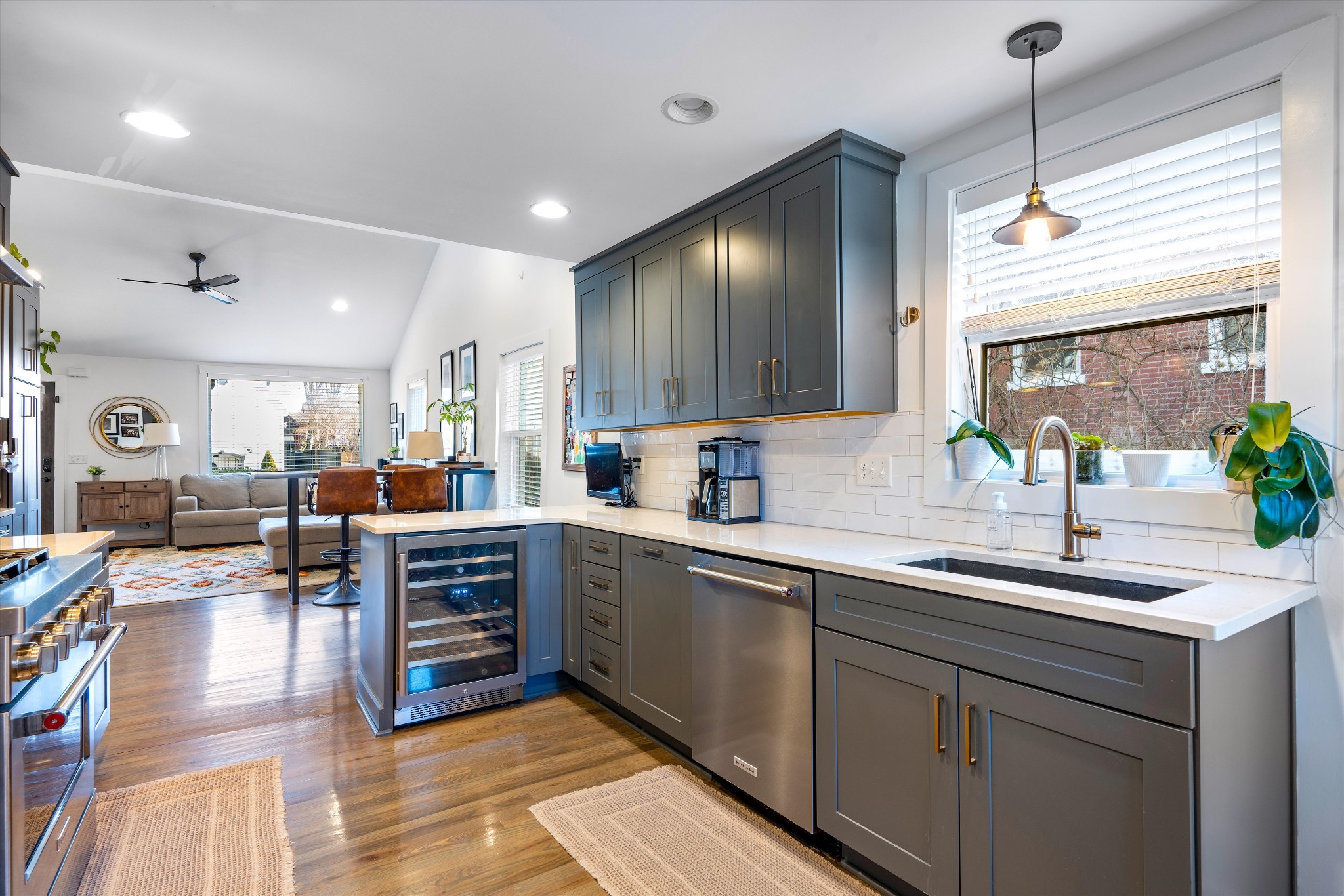 1003 Villa Pl