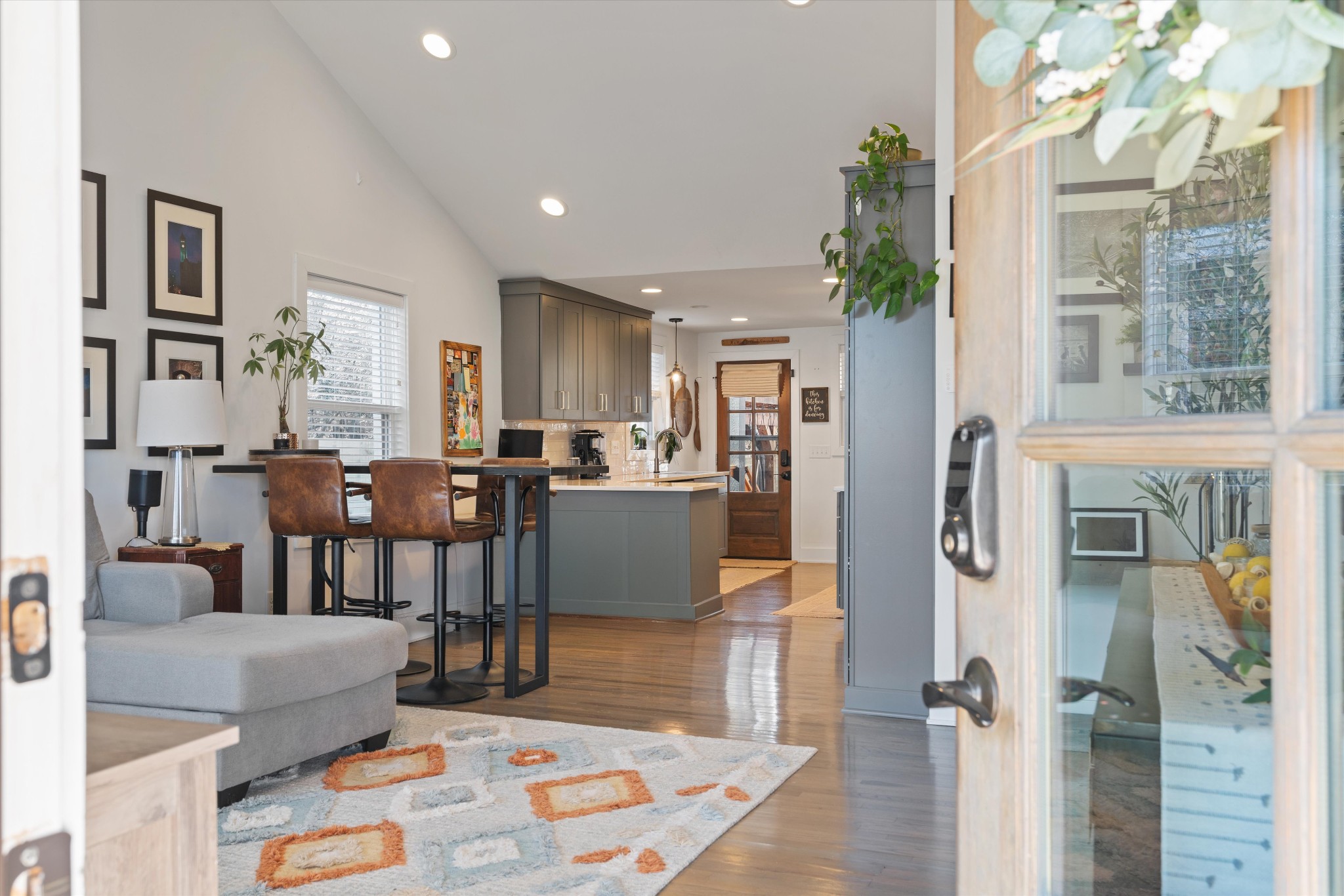 1003 Villa Pl