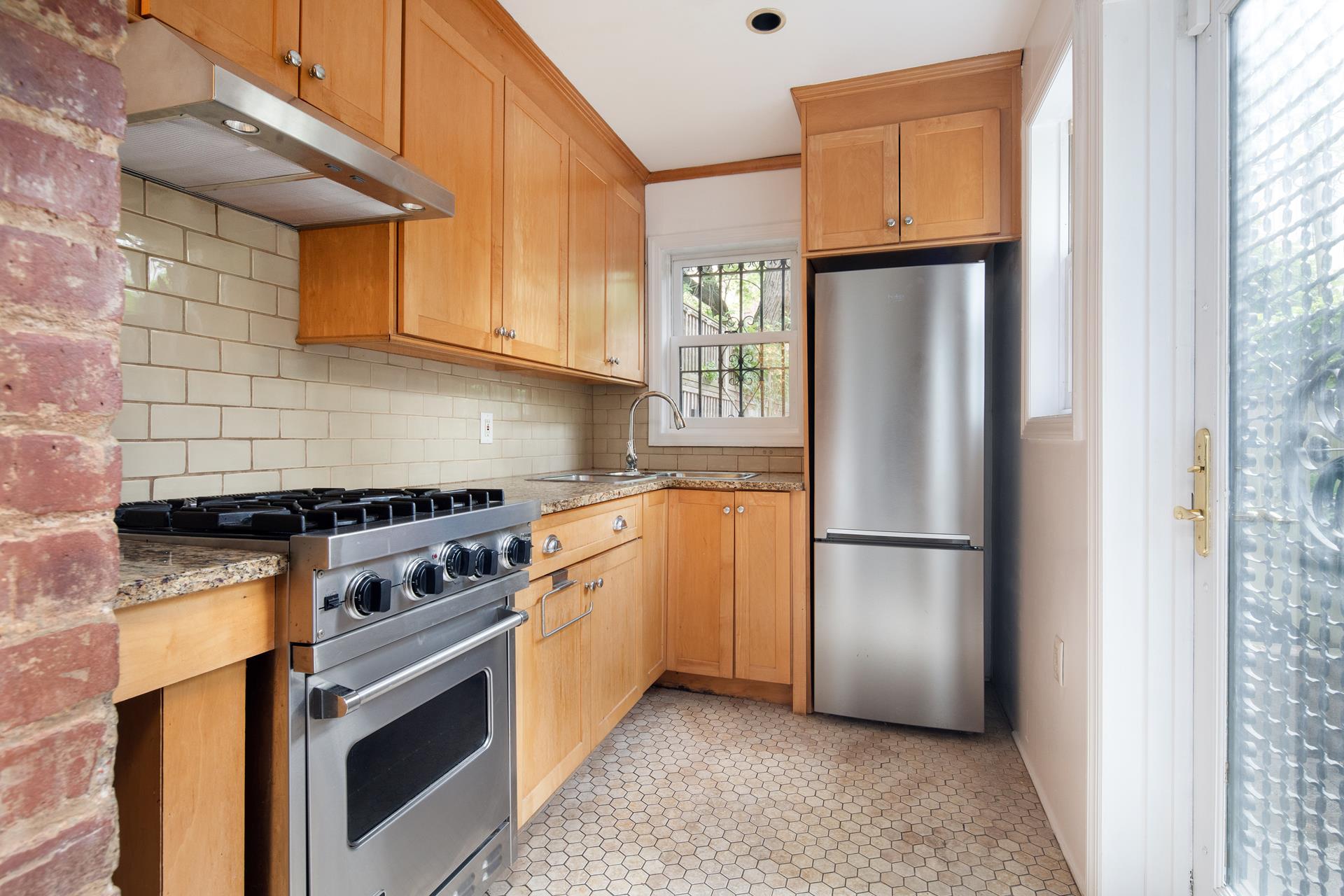 164 Mac Donough Street GARDEN