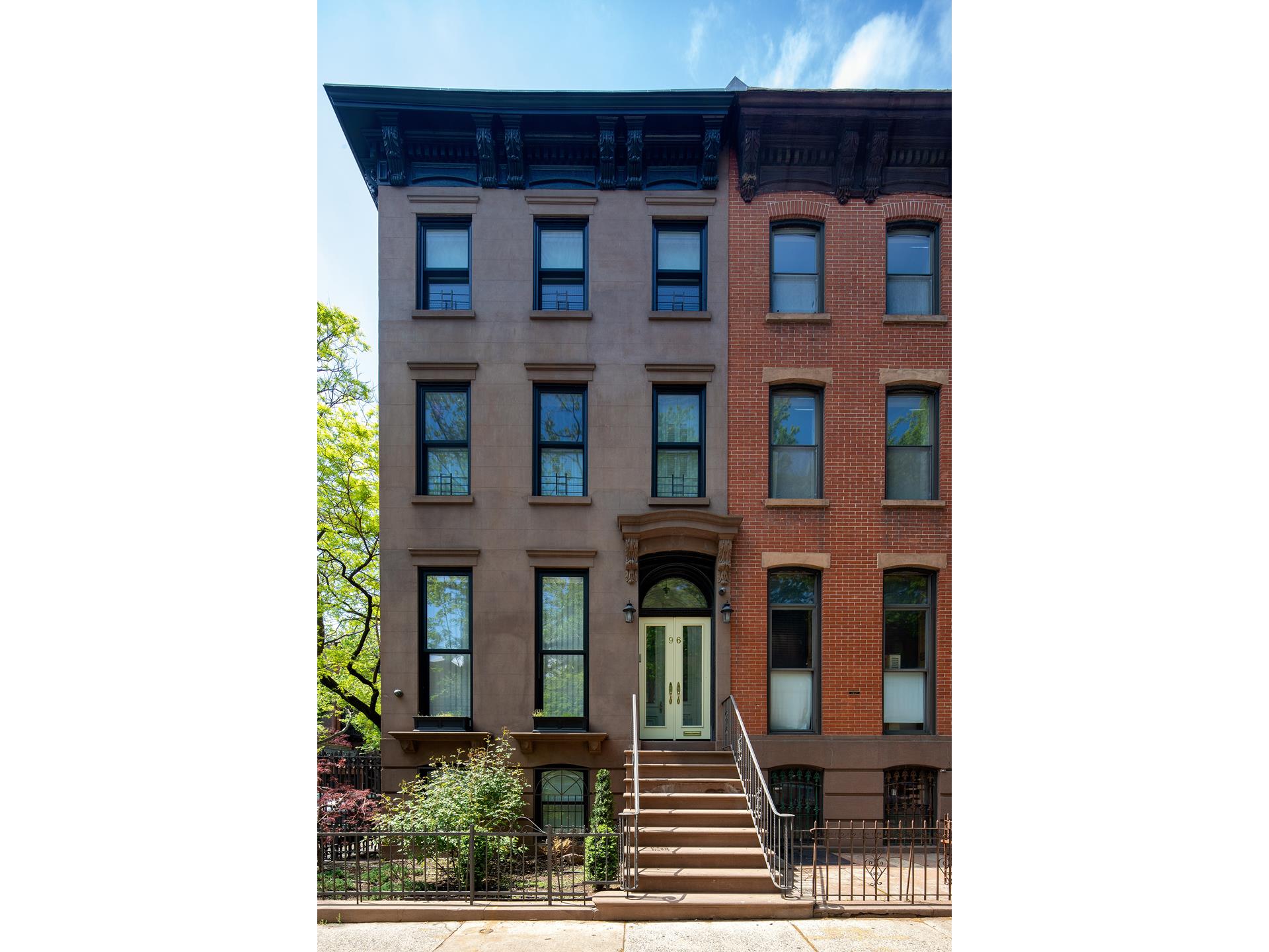 96 6TH Avenue TWNHS