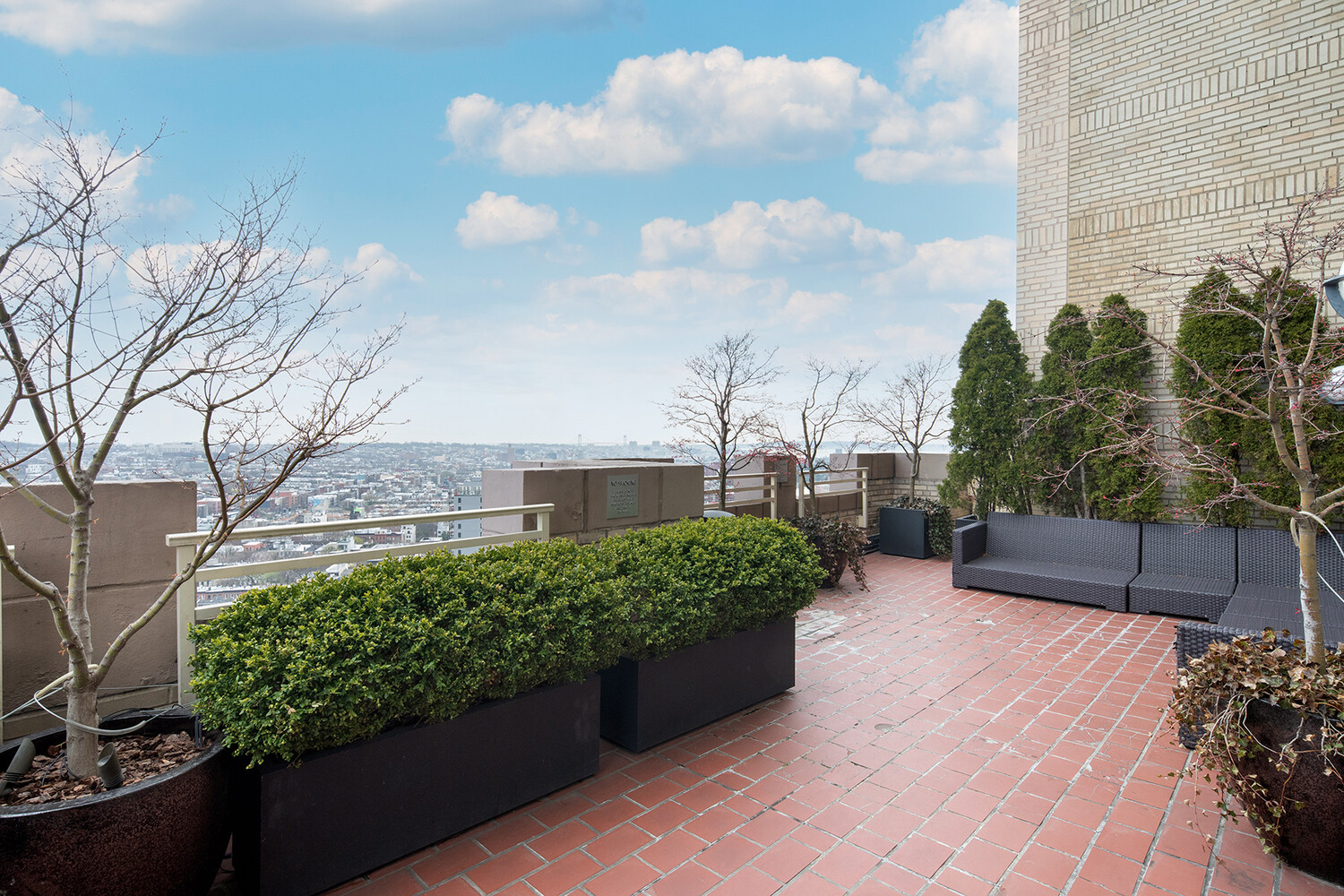 1 HANSON Place 23B