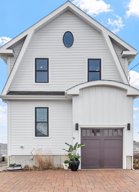 16 Fosters Point