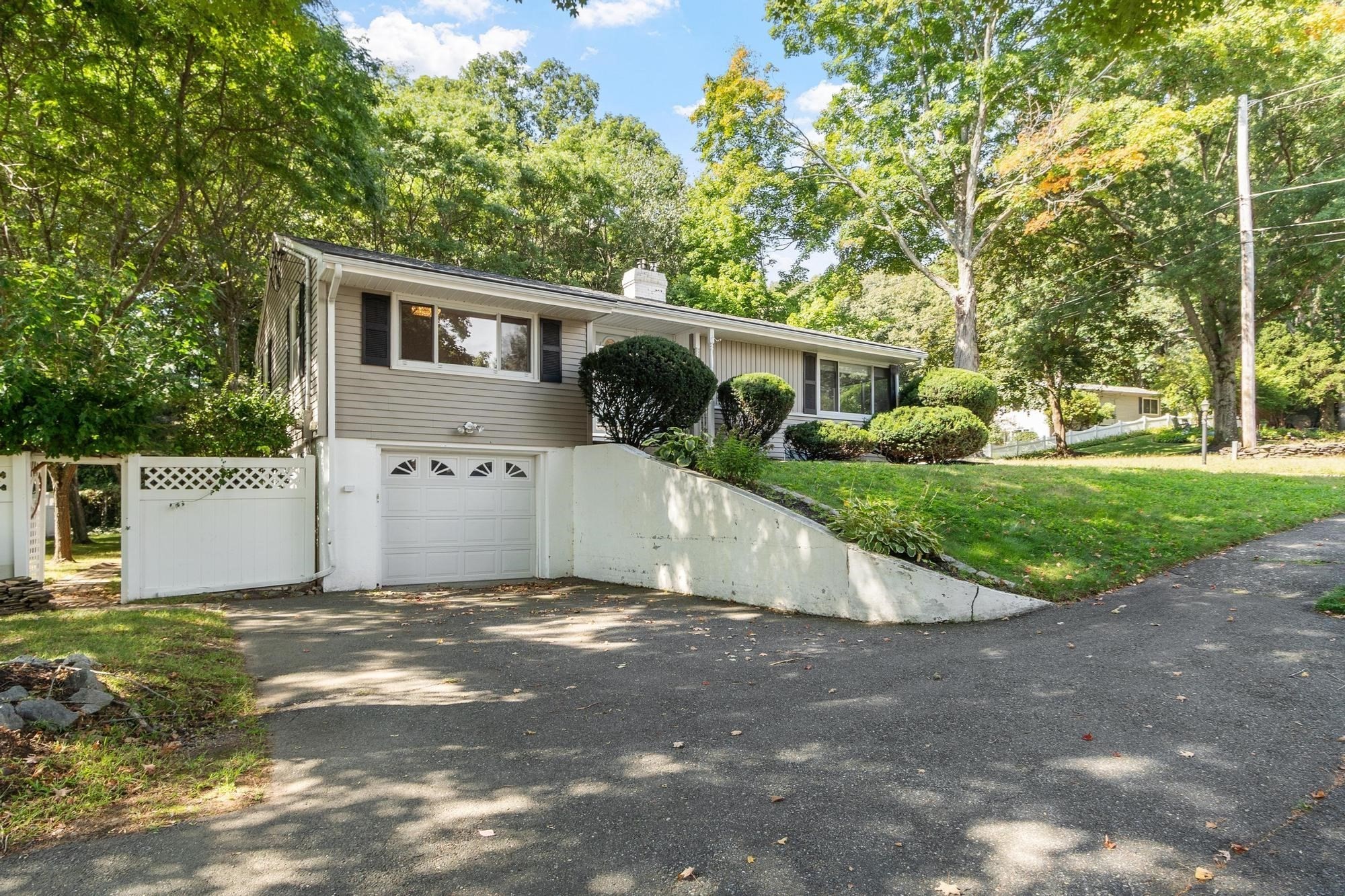 1 Standish Road