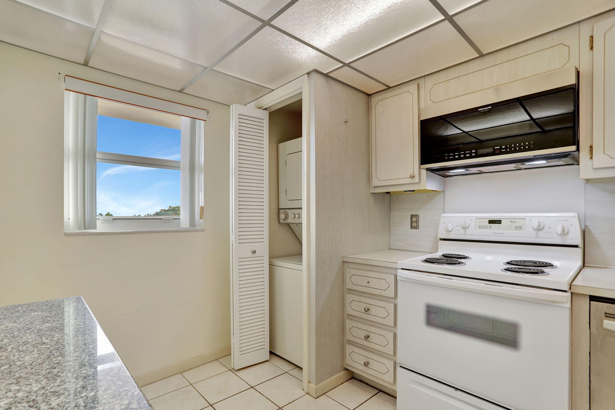 1523 E E Hillsboro Boulevard 533