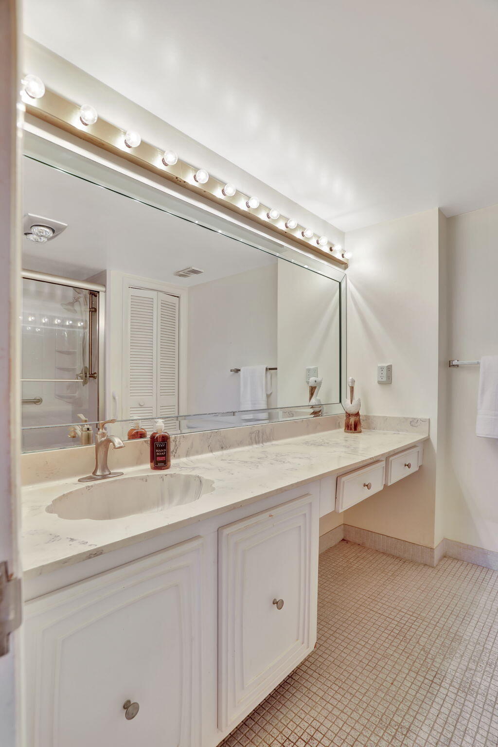 1523 E E Hillsboro Boulevard 533