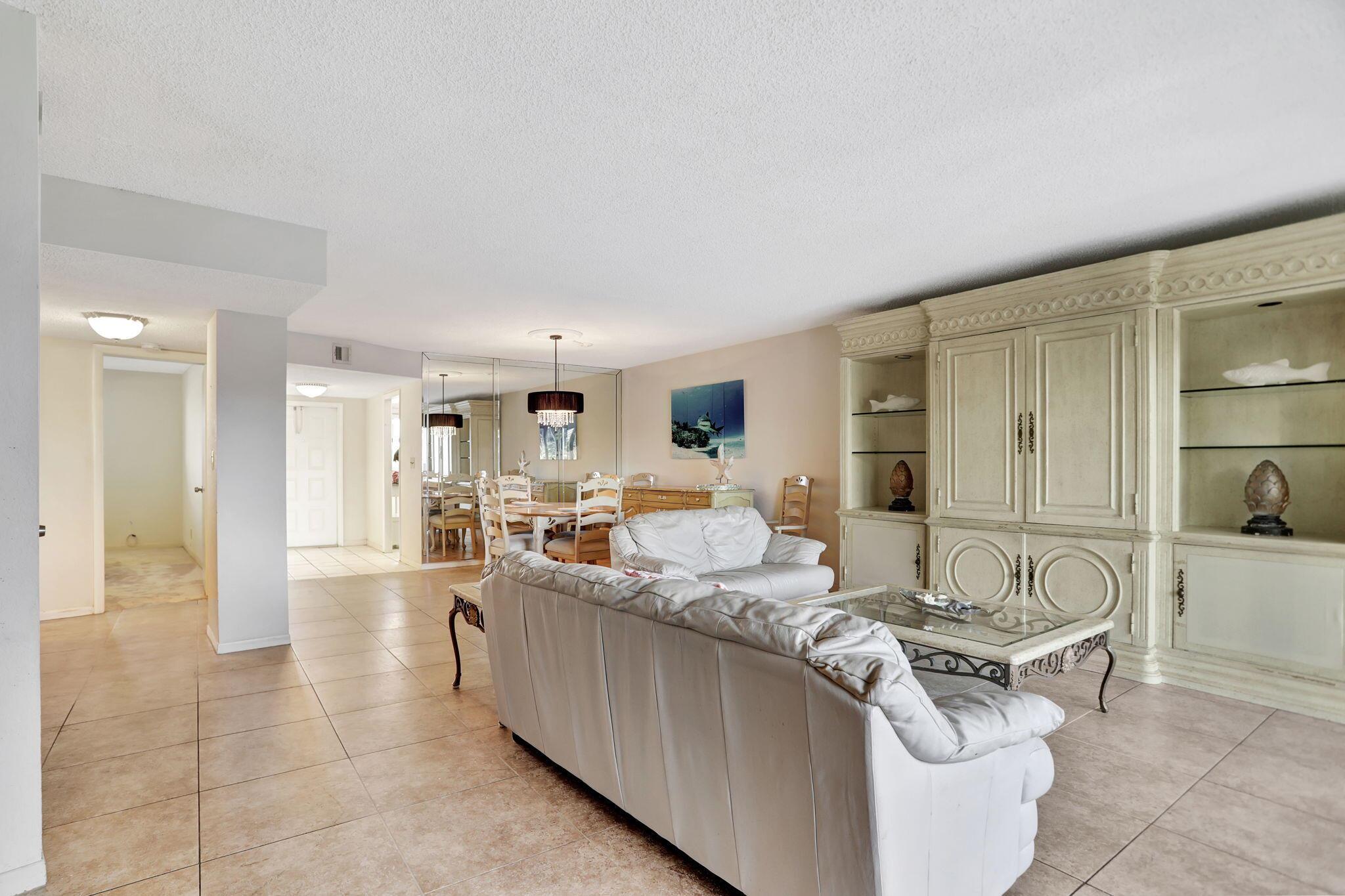 1523 E E Hillsboro Boulevard 533