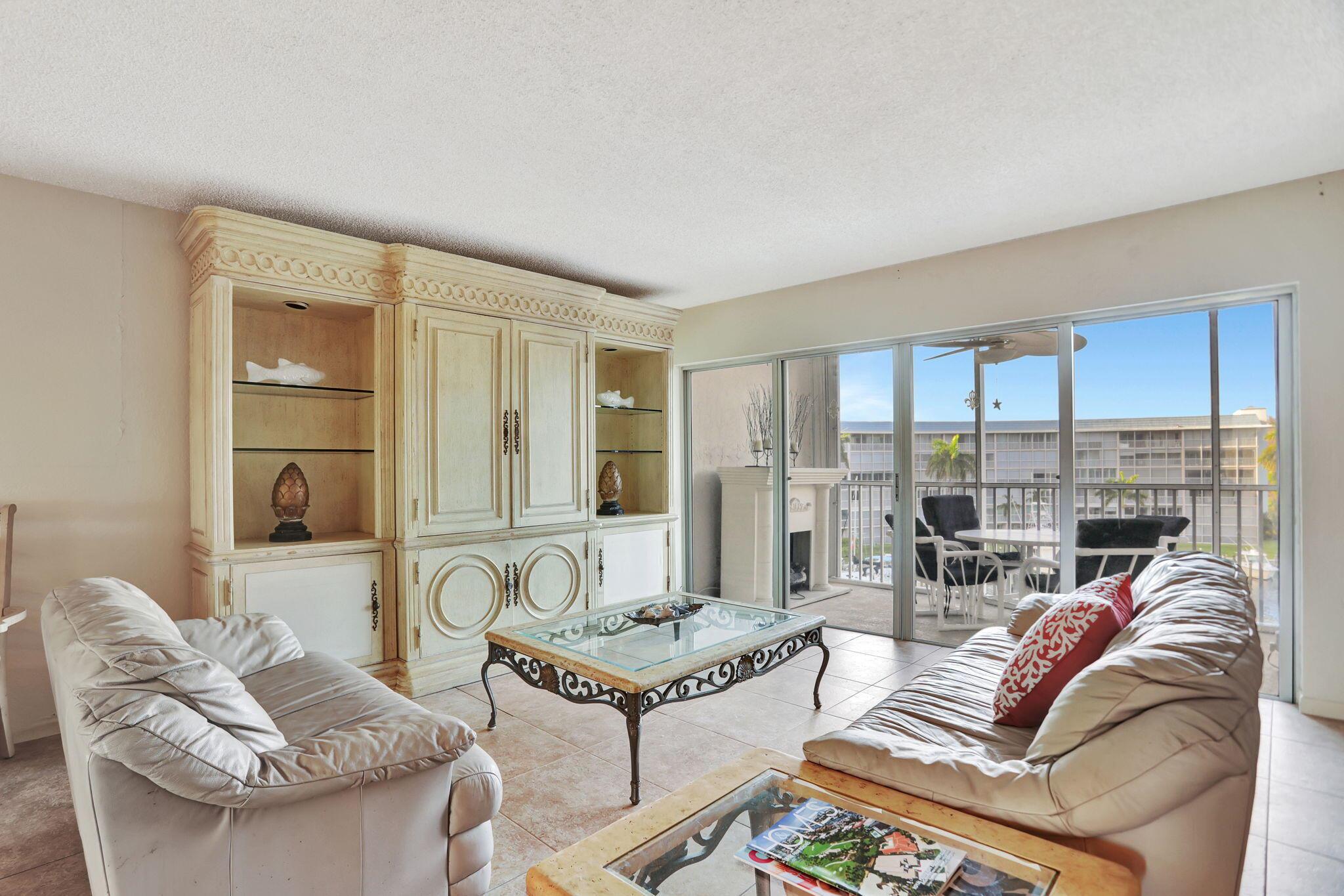 1523 E E Hillsboro Boulevard 533