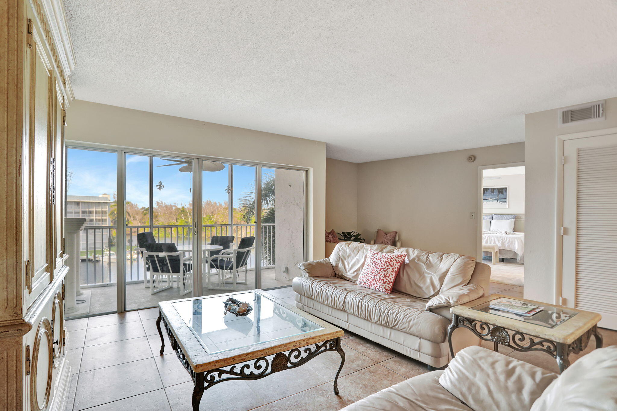 1523 E E Hillsboro Boulevard 533