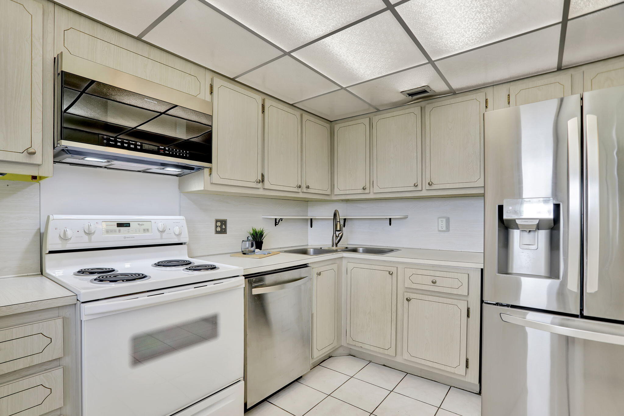 1523 E E Hillsboro Boulevard 533