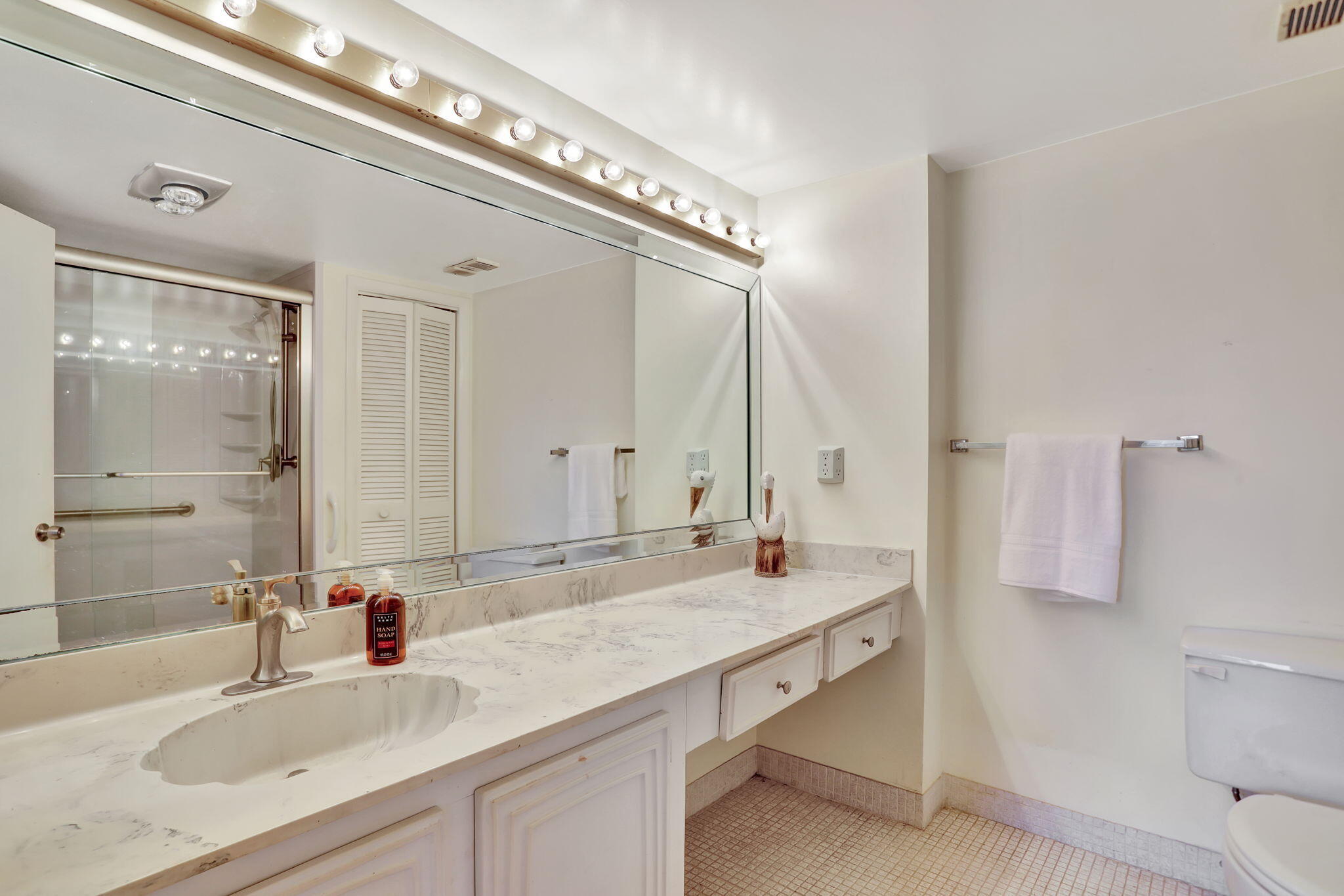 1523 E E Hillsboro Boulevard 533