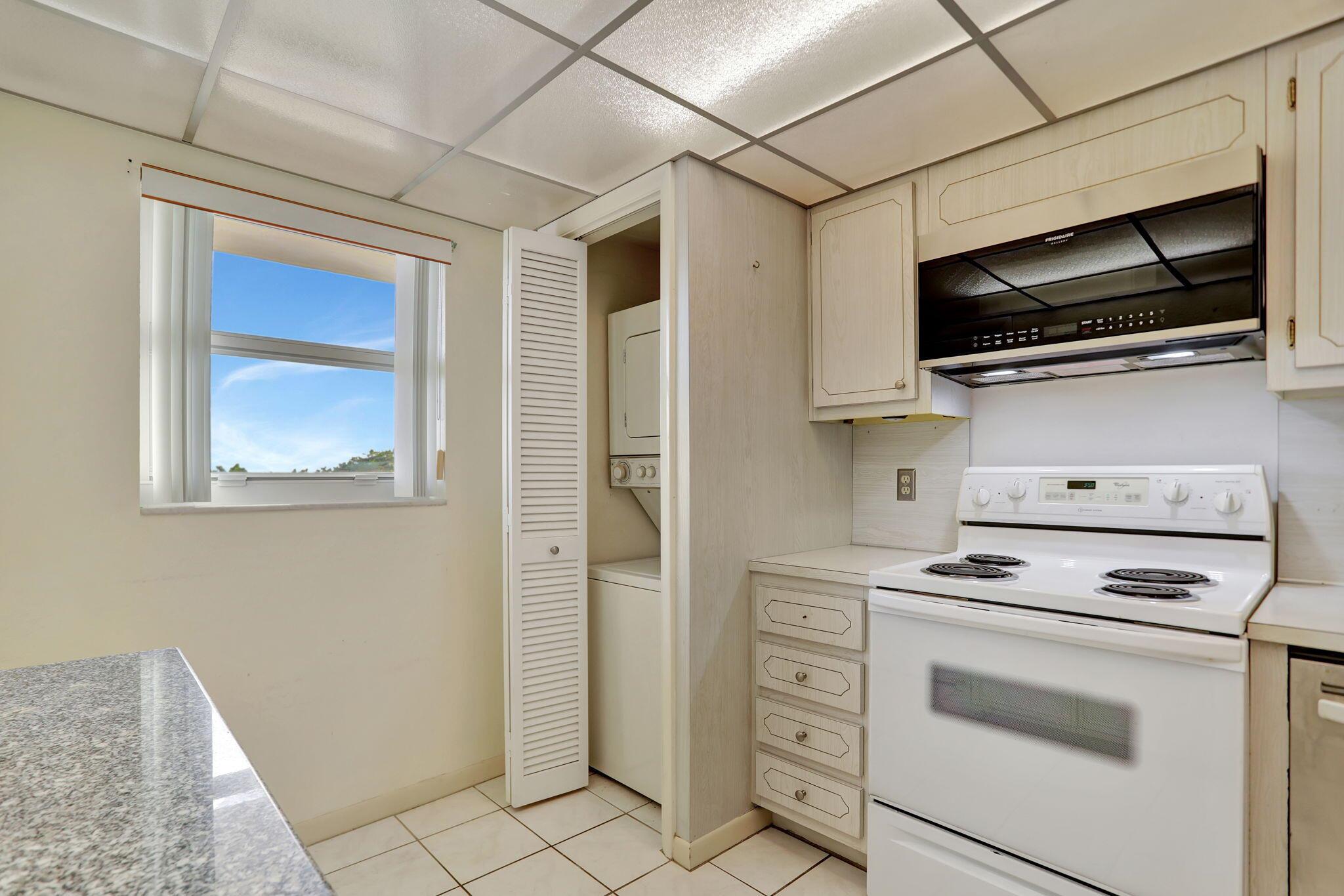 1523 E E Hillsboro Boulevard 533