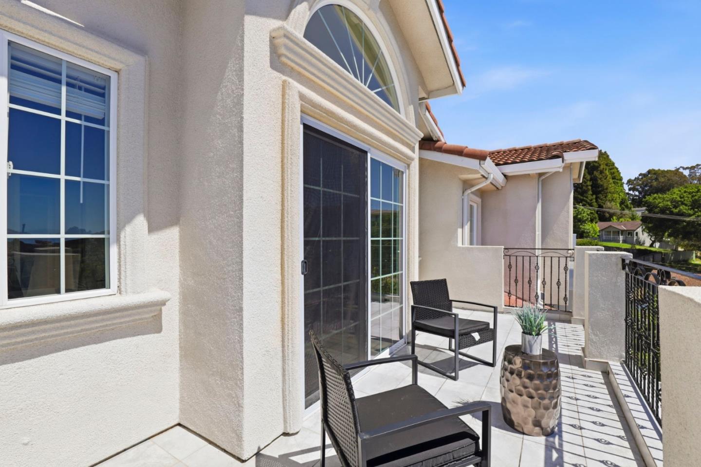 2390 Rainbow Court